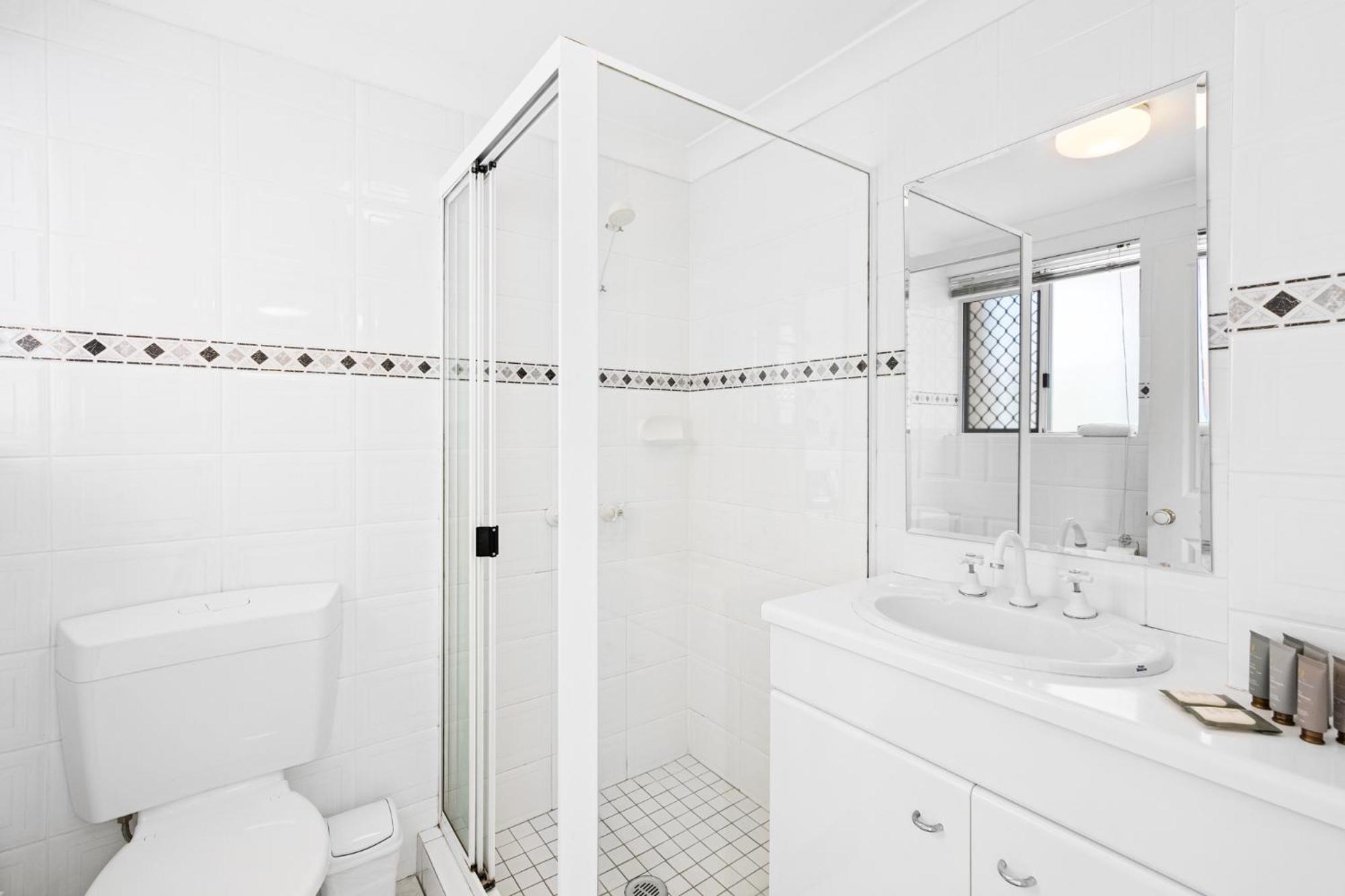 Chic 1-Bed Escape with Parking Bridgeman Downs