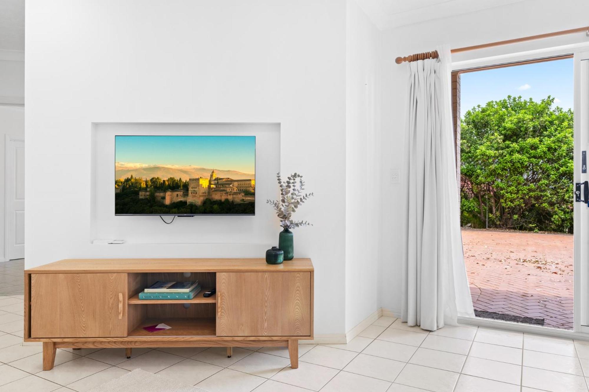 Chic 1-Bed Escape with Parking Bridgeman Downs