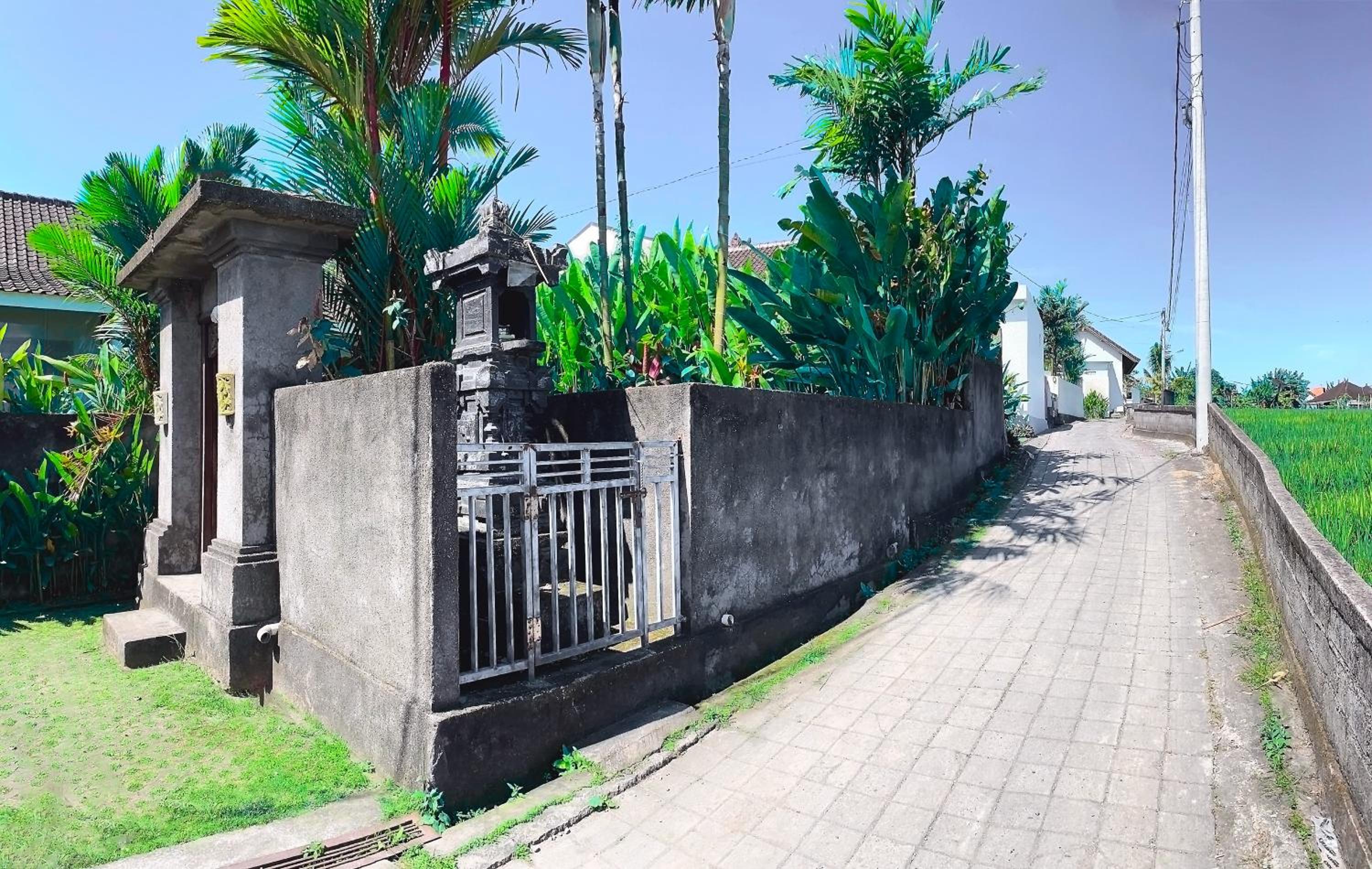 VILLA 2 Bedroom Spacious Outdoor Private Tropical Lush Garden & Pool in Canggu Bali Calm Area
