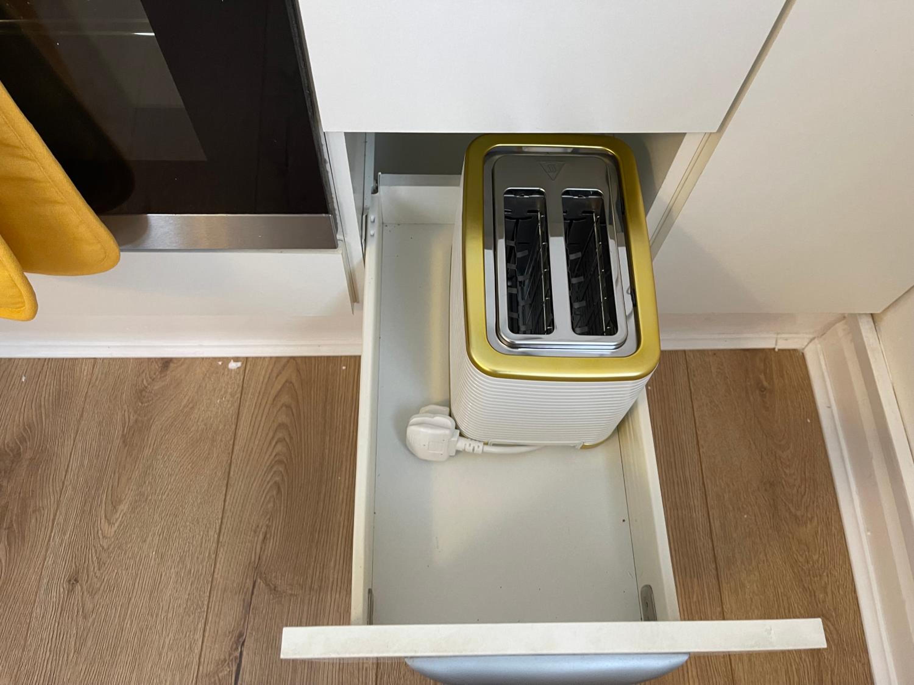 Cosy Modern Apartment by Bournemouth Station