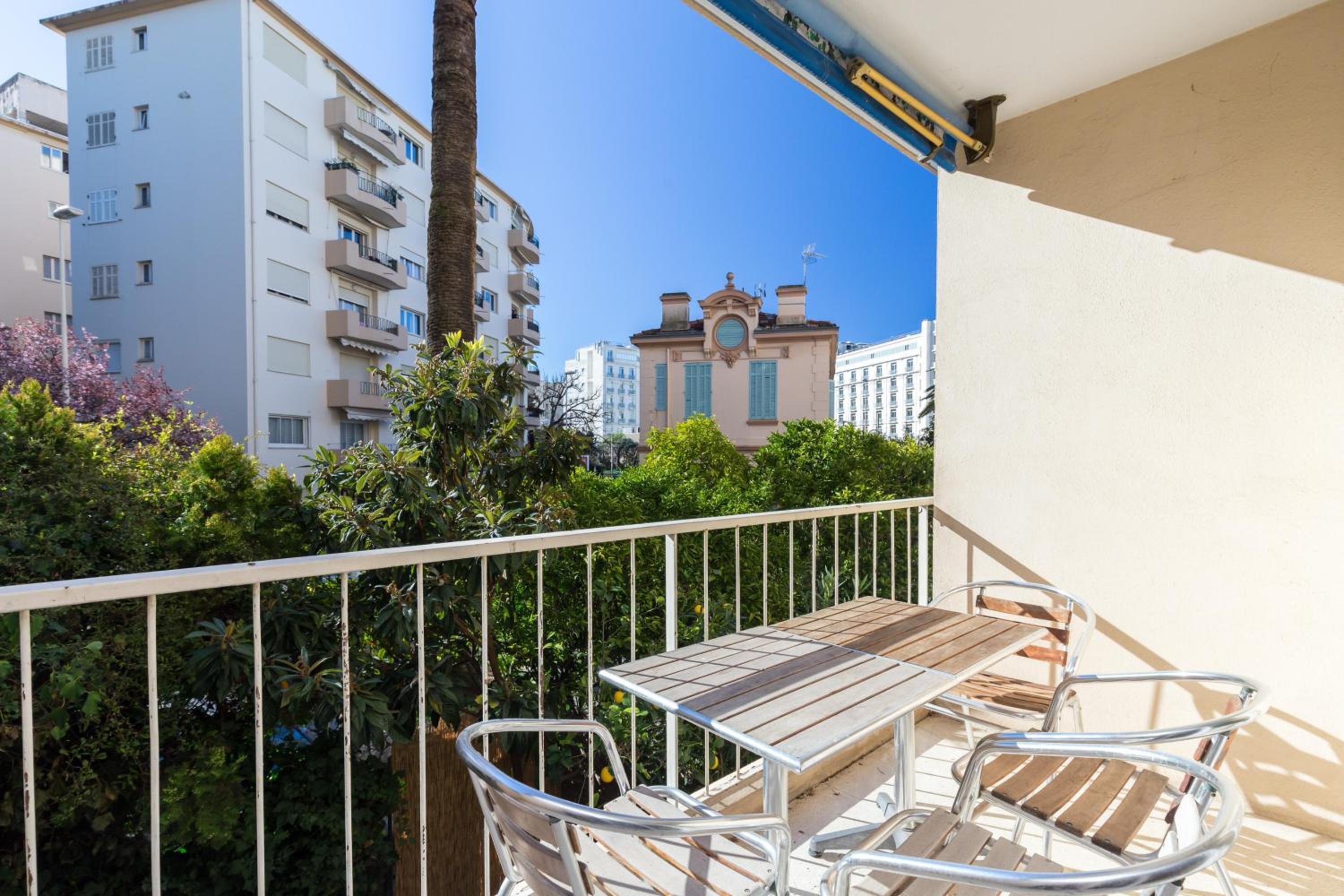 Spacious Studio Apartment Near The Beach - 2313