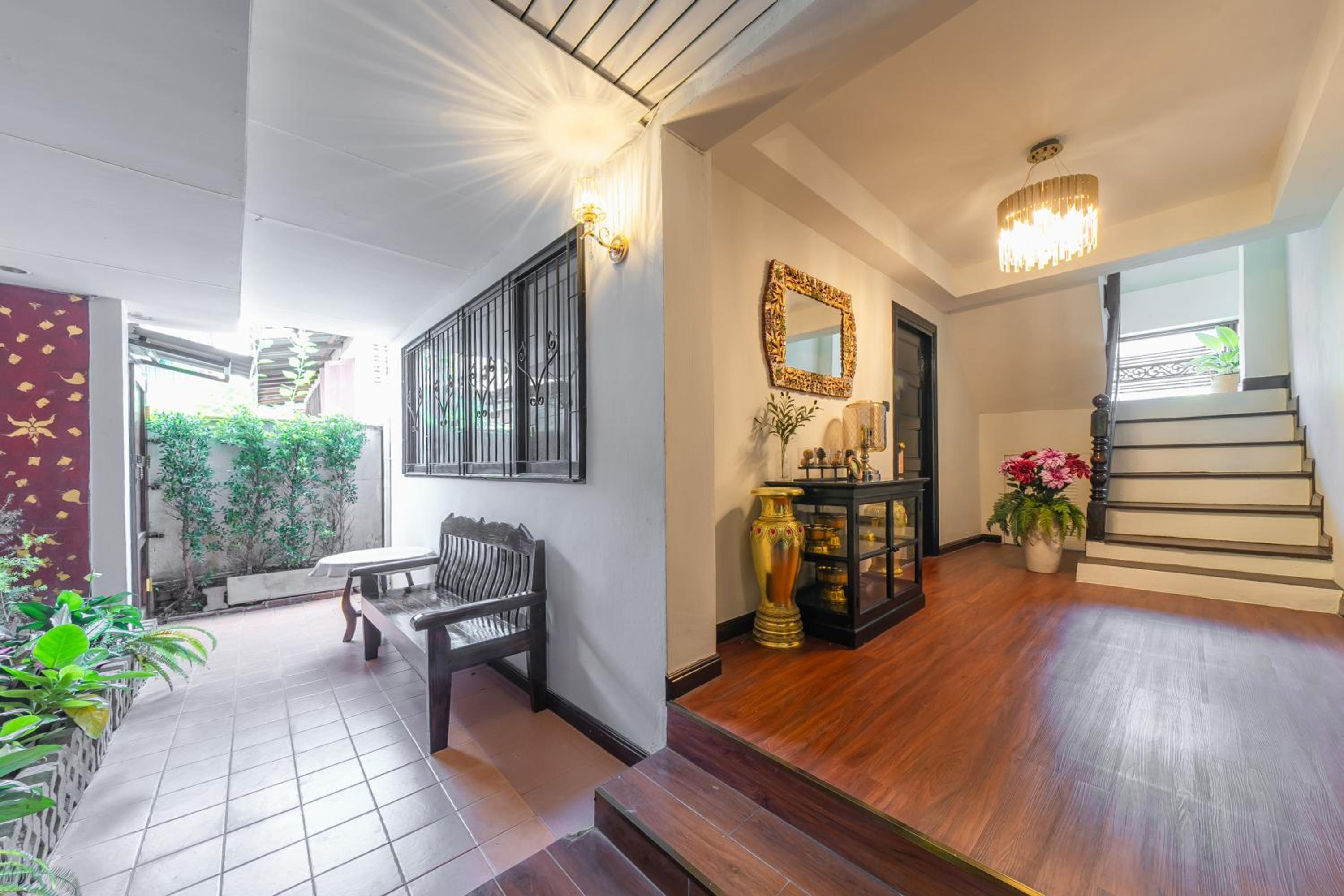 Rachamankha Flora House
