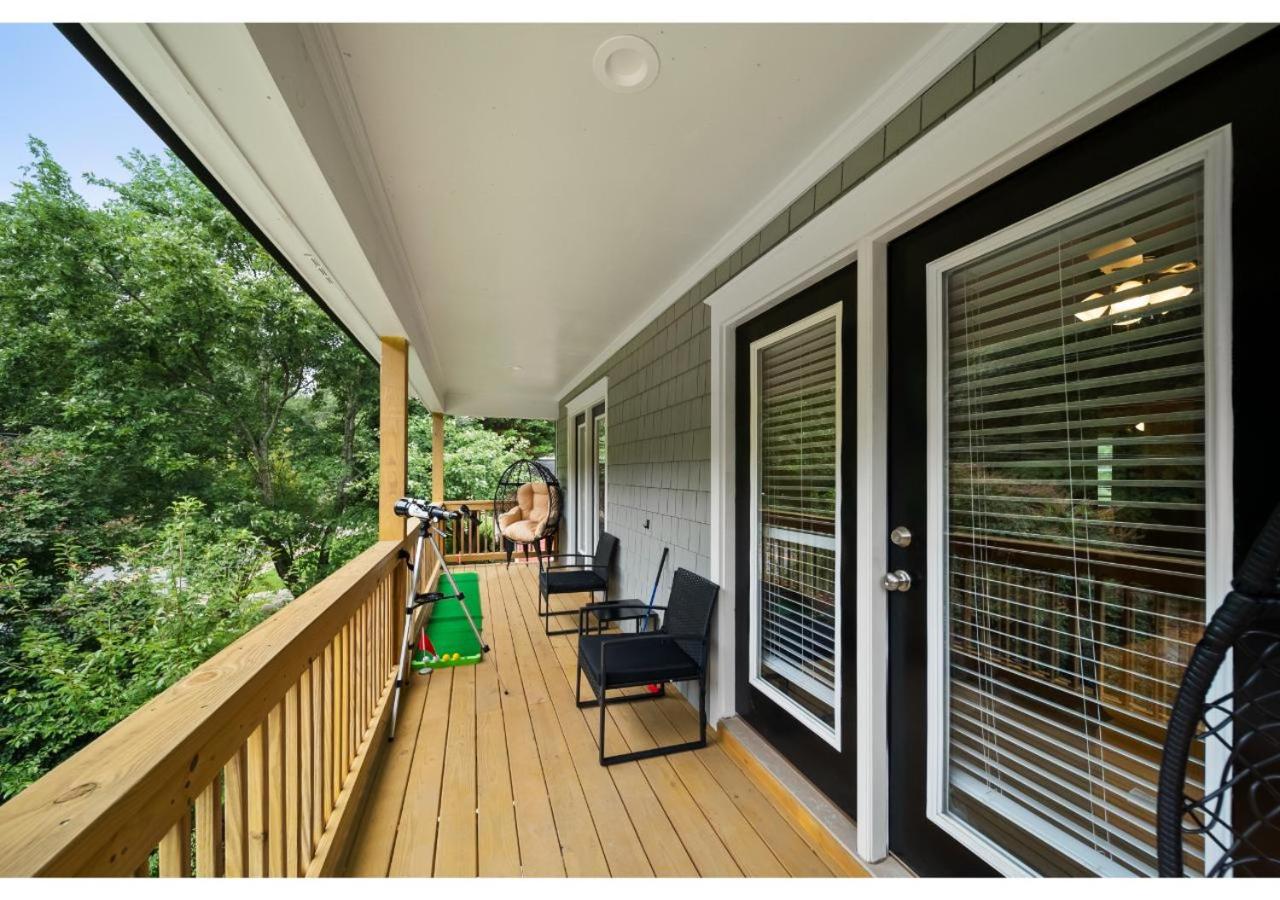 The Aloha House - Massage Chairs - 3 King Beds - Projector