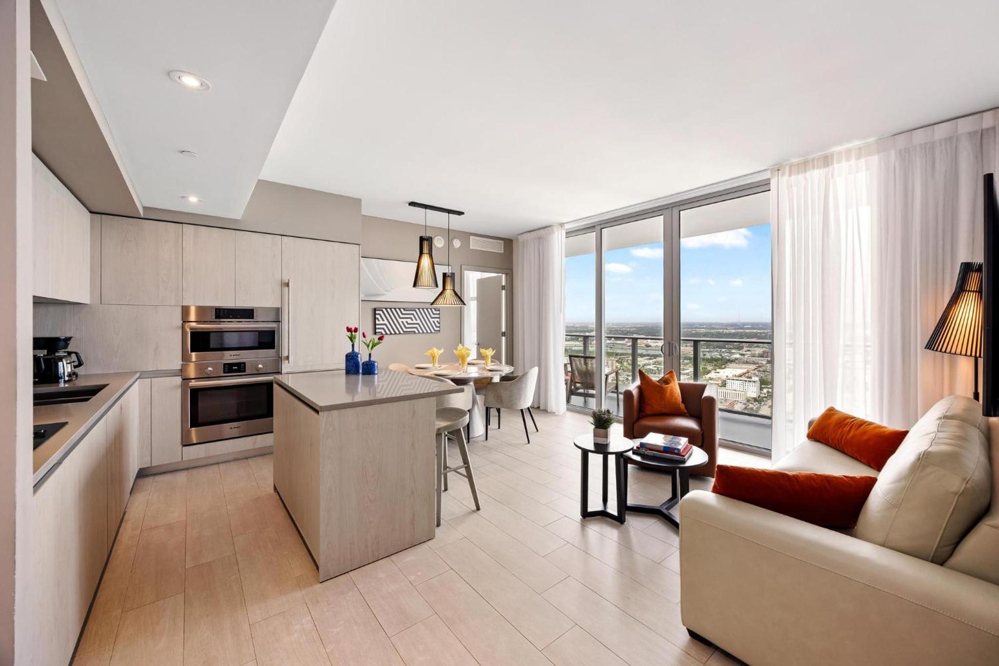 5-BR Retreat Resort & Valet Included 14 Guests