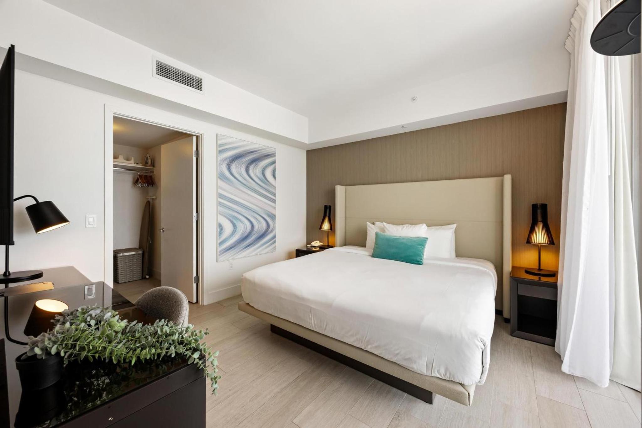 5-BR Retreat Resort & Valet Included 14 Guests