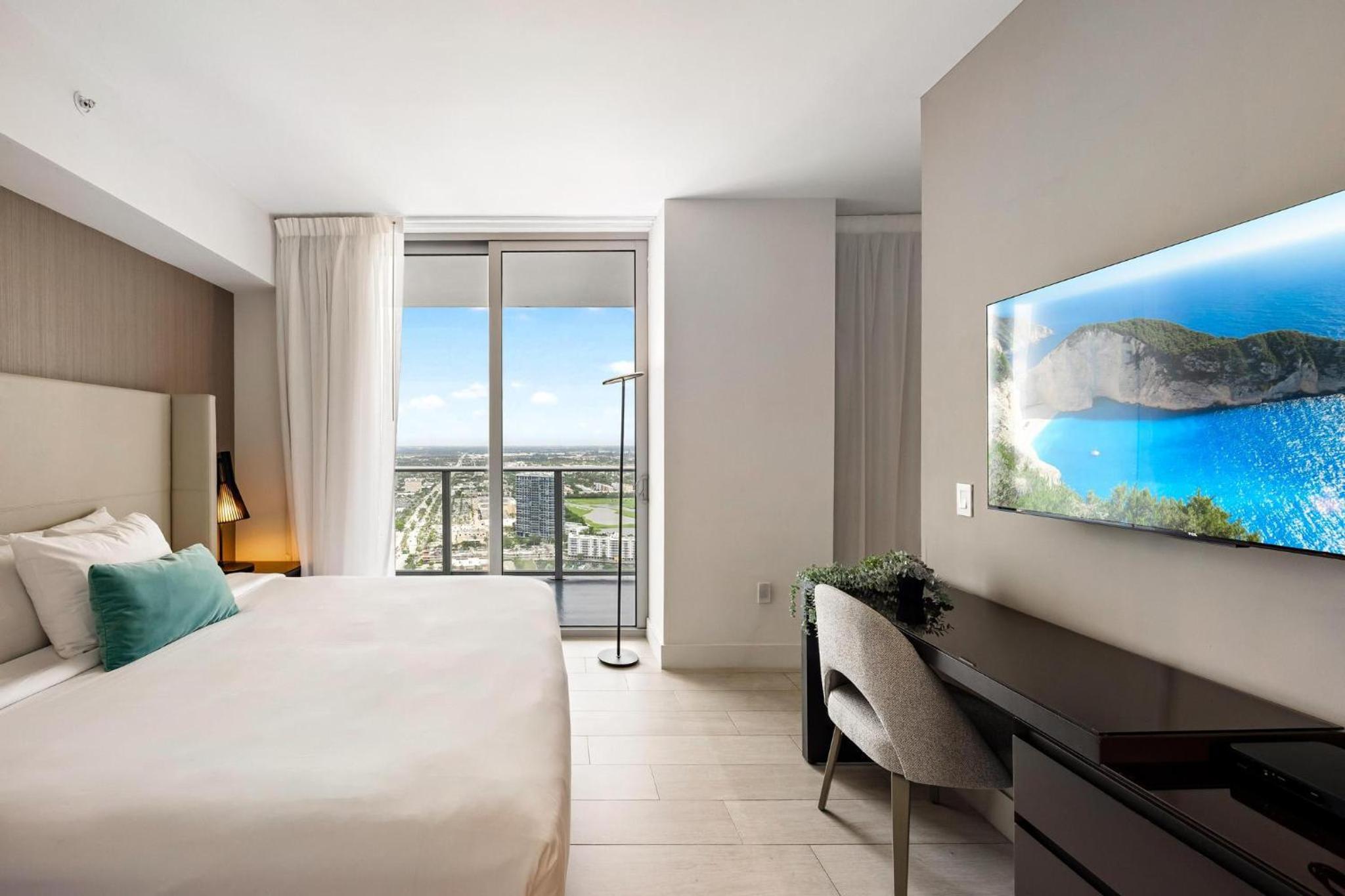 5-BR Retreat Resort & Valet Included 14 Guests