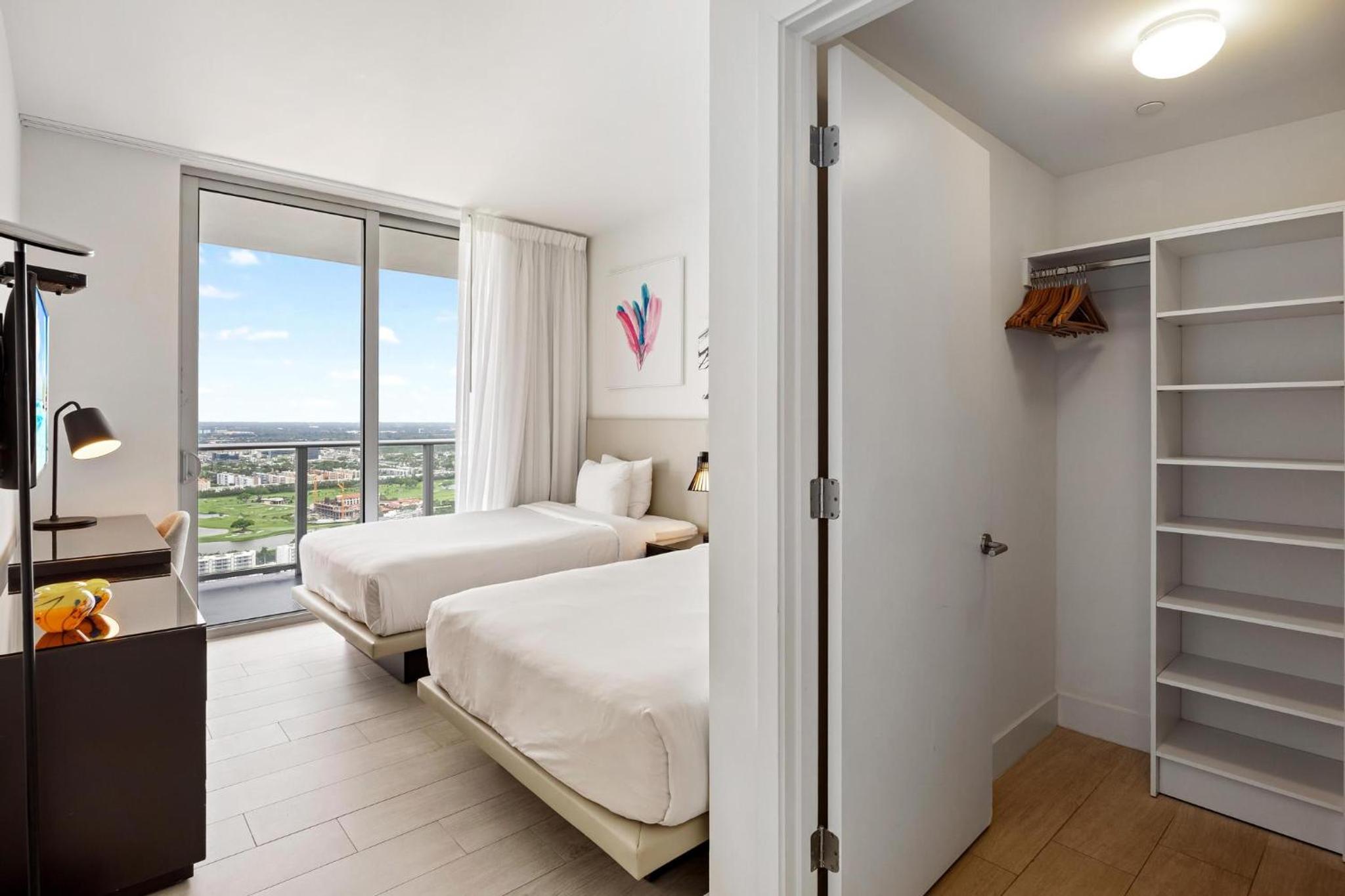 5-BR Retreat Resort & Valet Included 14 Guests