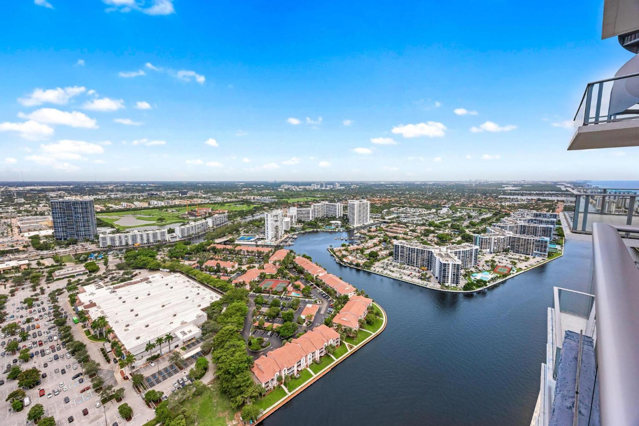5-BR Retreat Resort & Valet Included 14 Guests