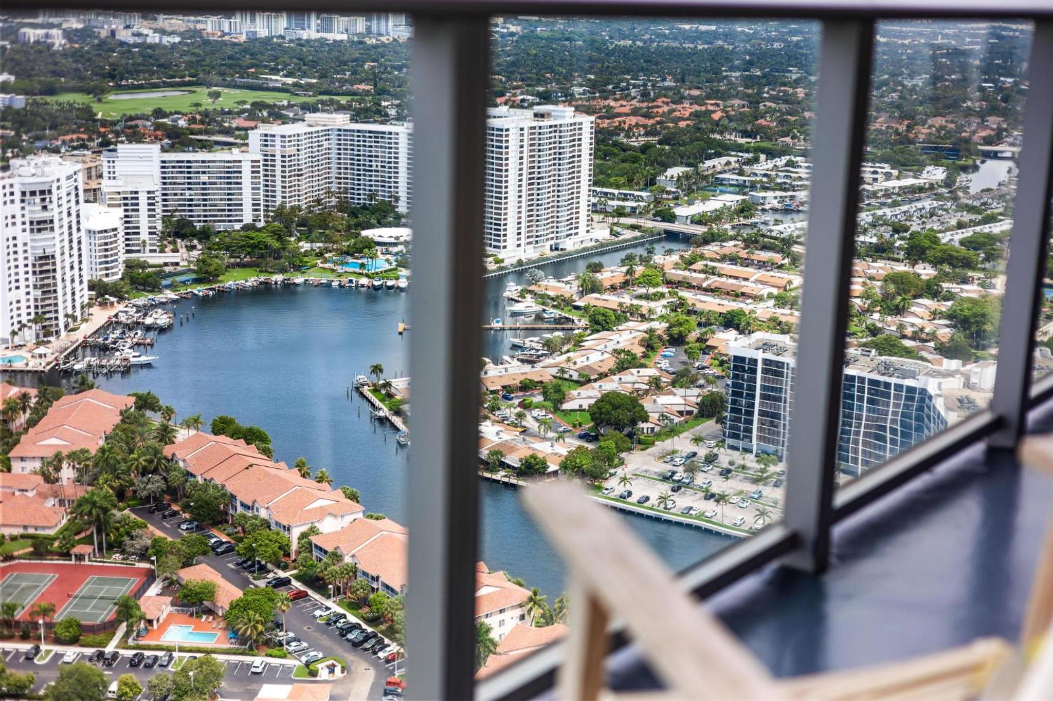 5-BR Retreat Resort & Valet Included 14 Guests