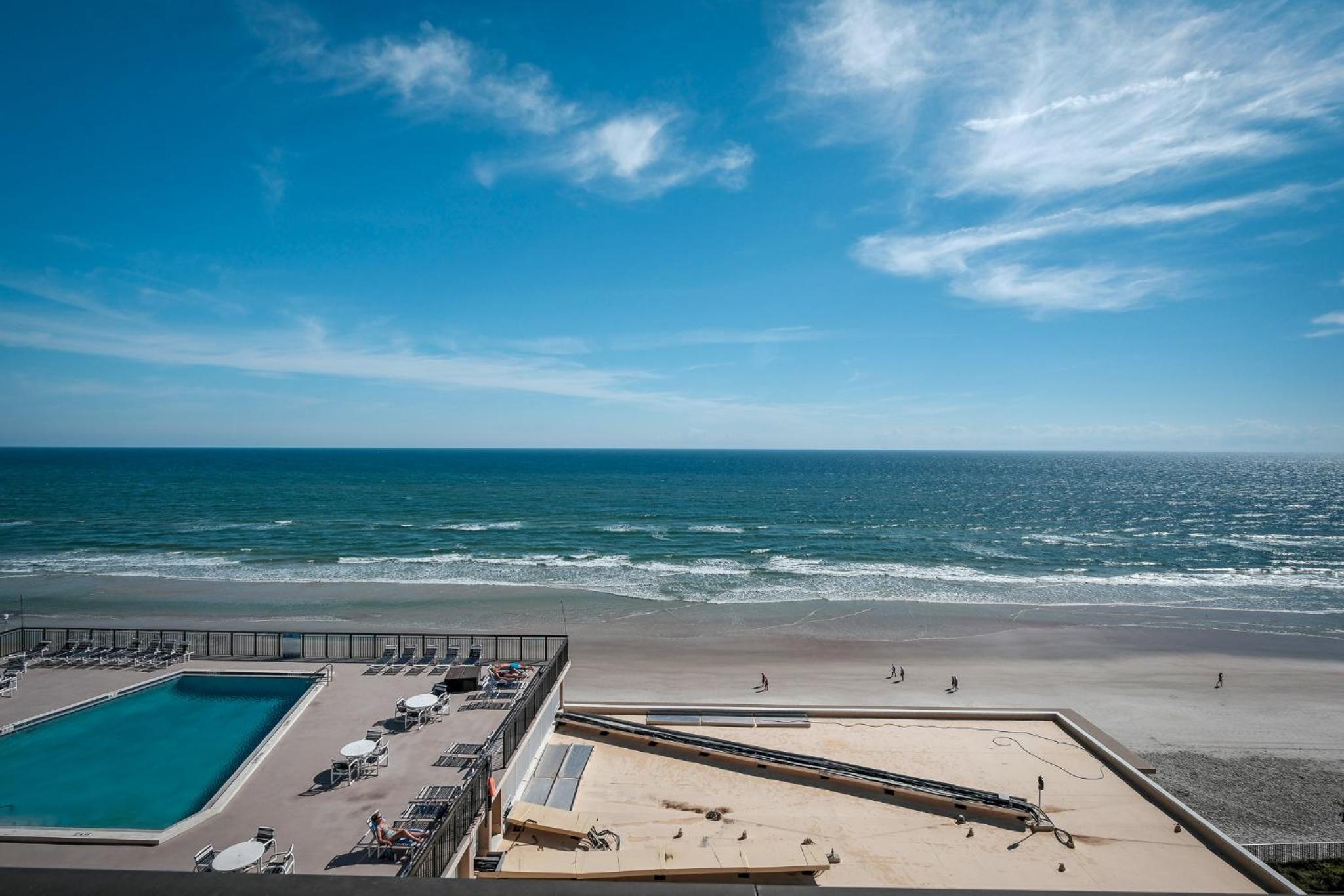 New Listing! Dog-friendly direct oceanfront with private balcony and heated rooftop pool