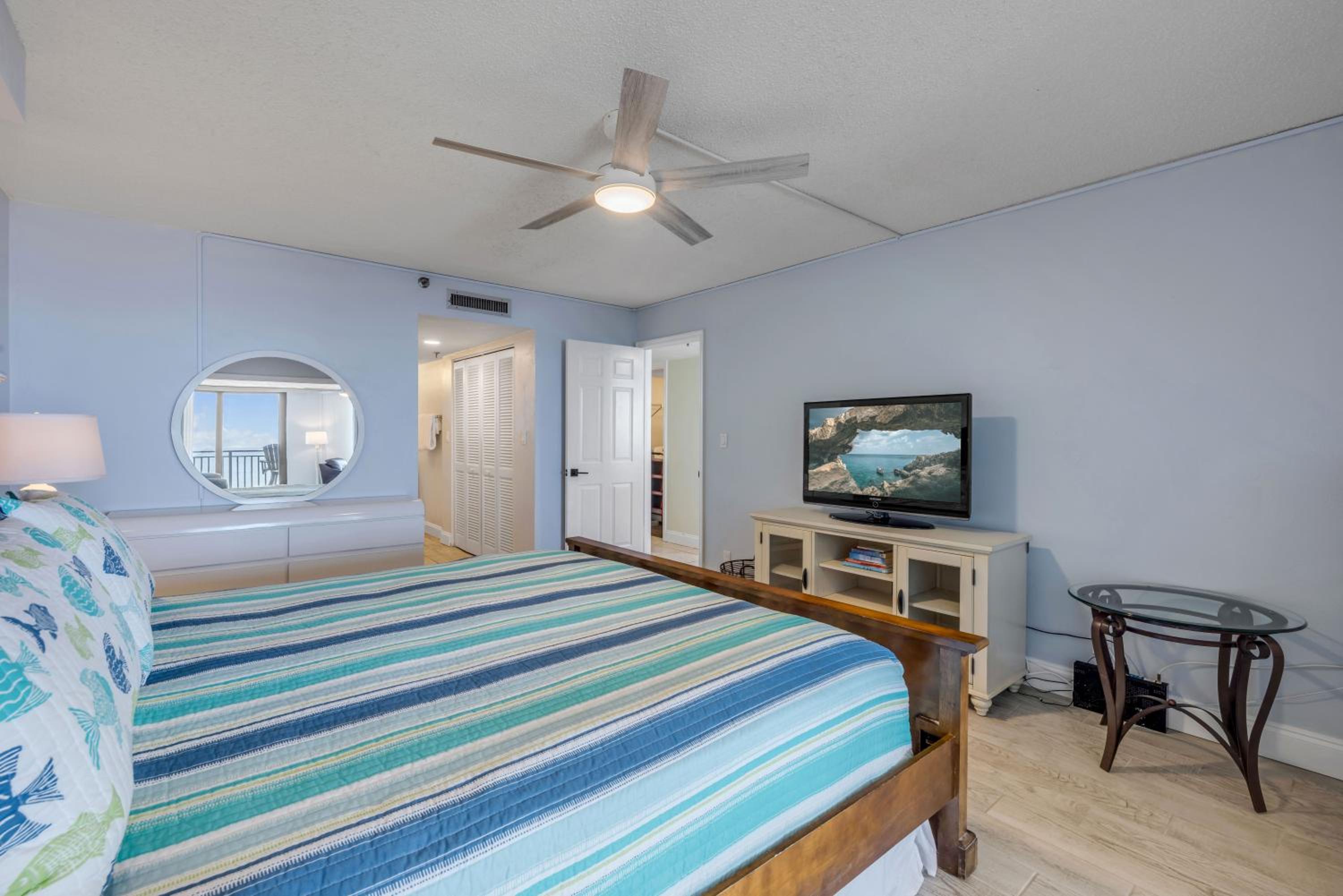 New Listing! Dog-friendly direct oceanfront with private balcony and heated rooftop pool