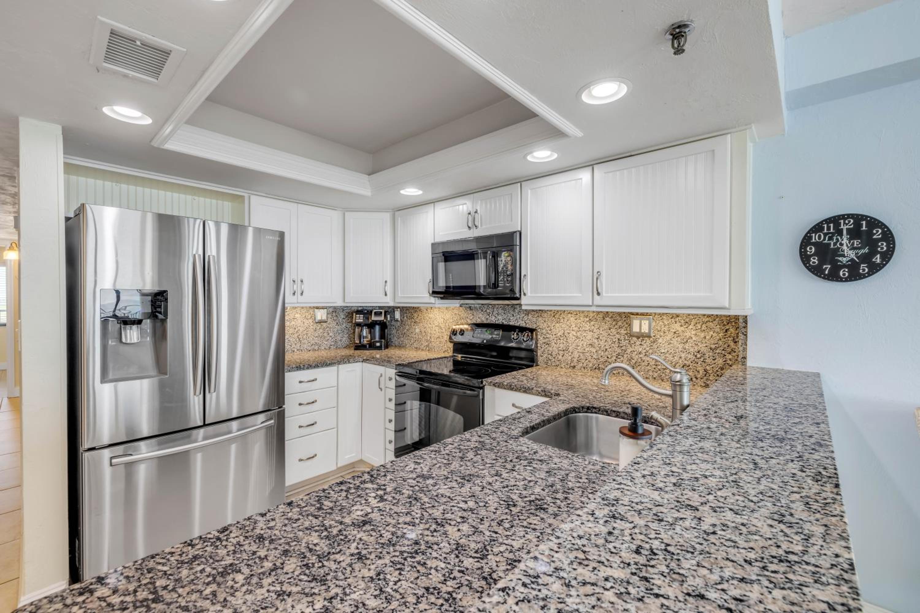New Listing! Dog-friendly direct oceanfront with private balcony and heated rooftop pool