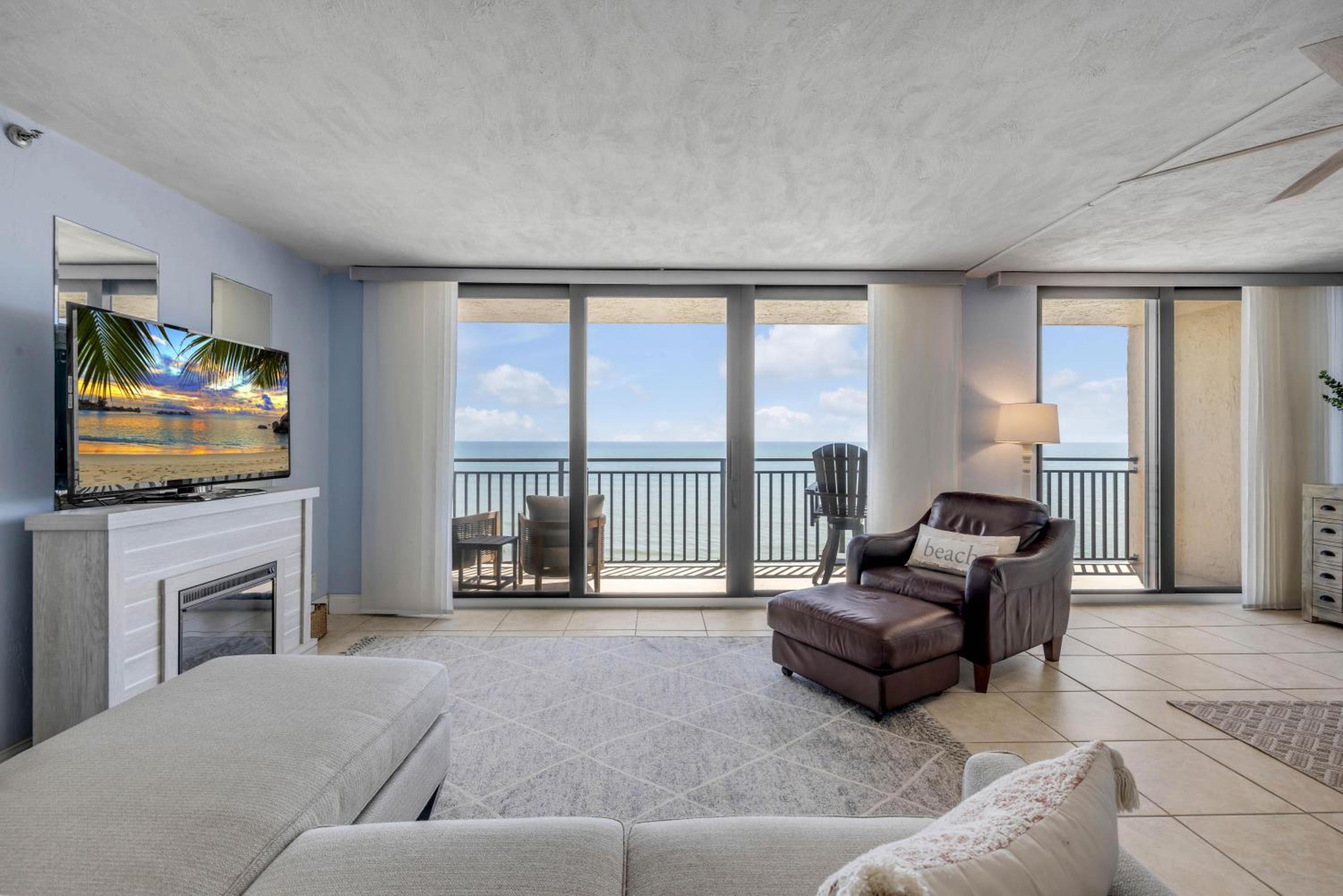 New Listing! Dog-friendly direct oceanfront with private balcony and heated rooftop pool