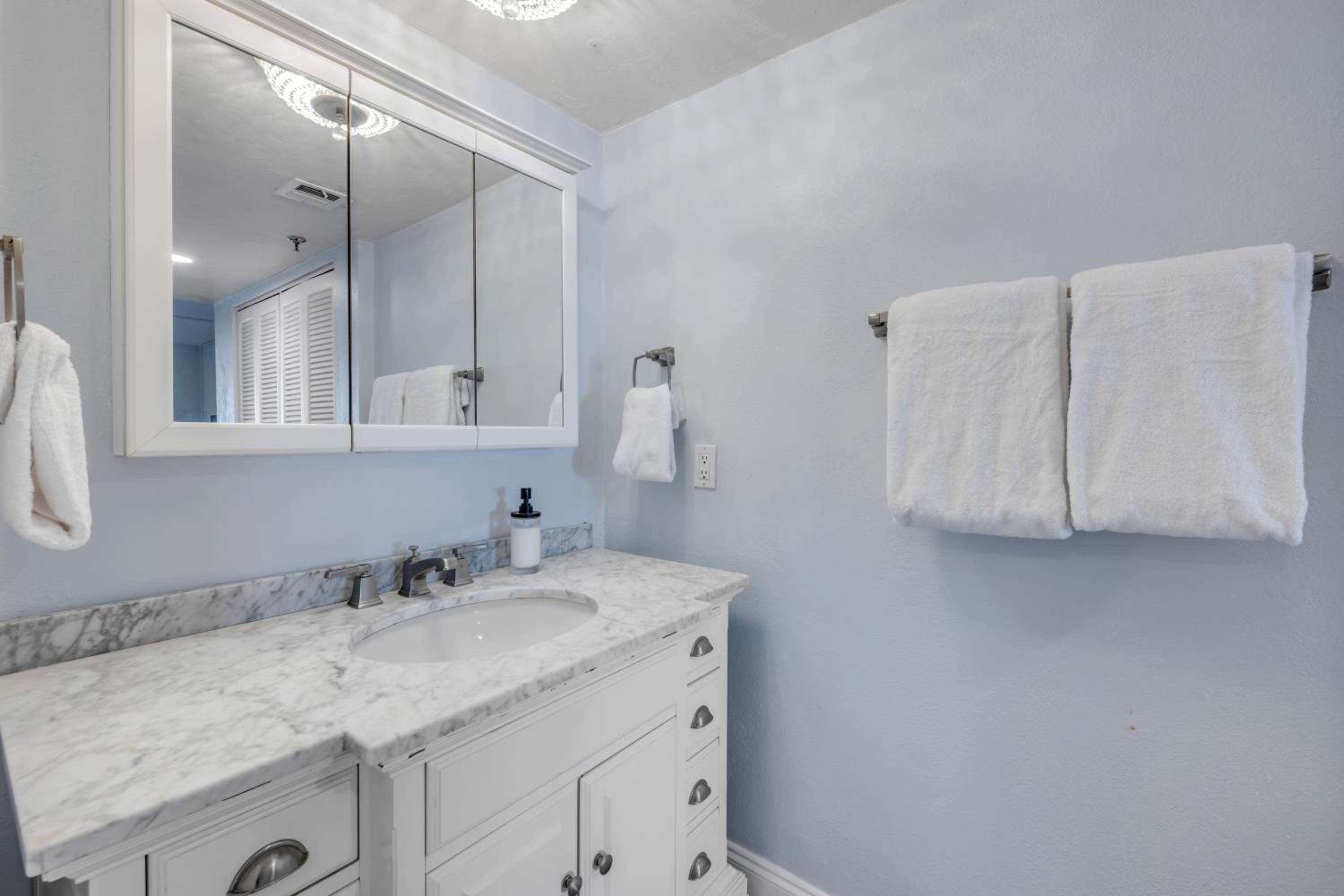 New Listing! Dog-friendly direct oceanfront with private balcony and heated rooftop pool