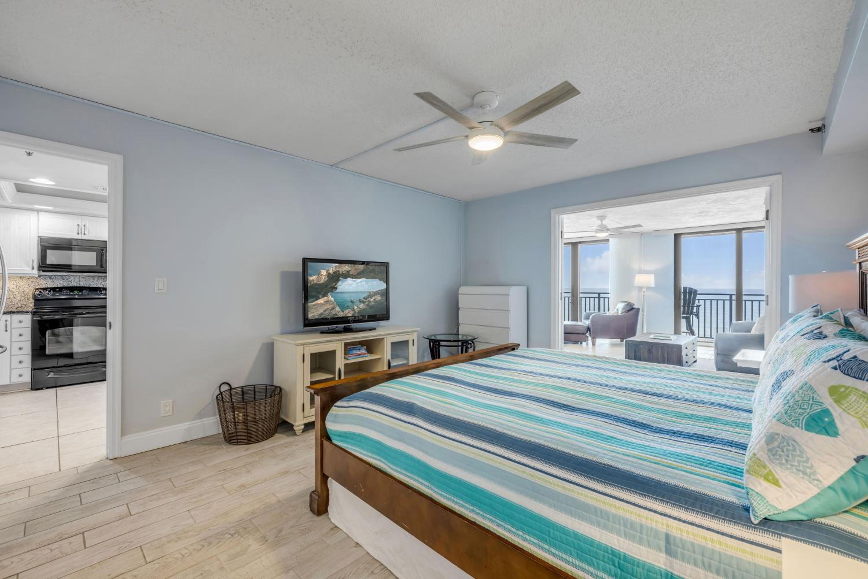 New Listing! Dog-friendly direct oceanfront with private balcony and heated rooftop pool