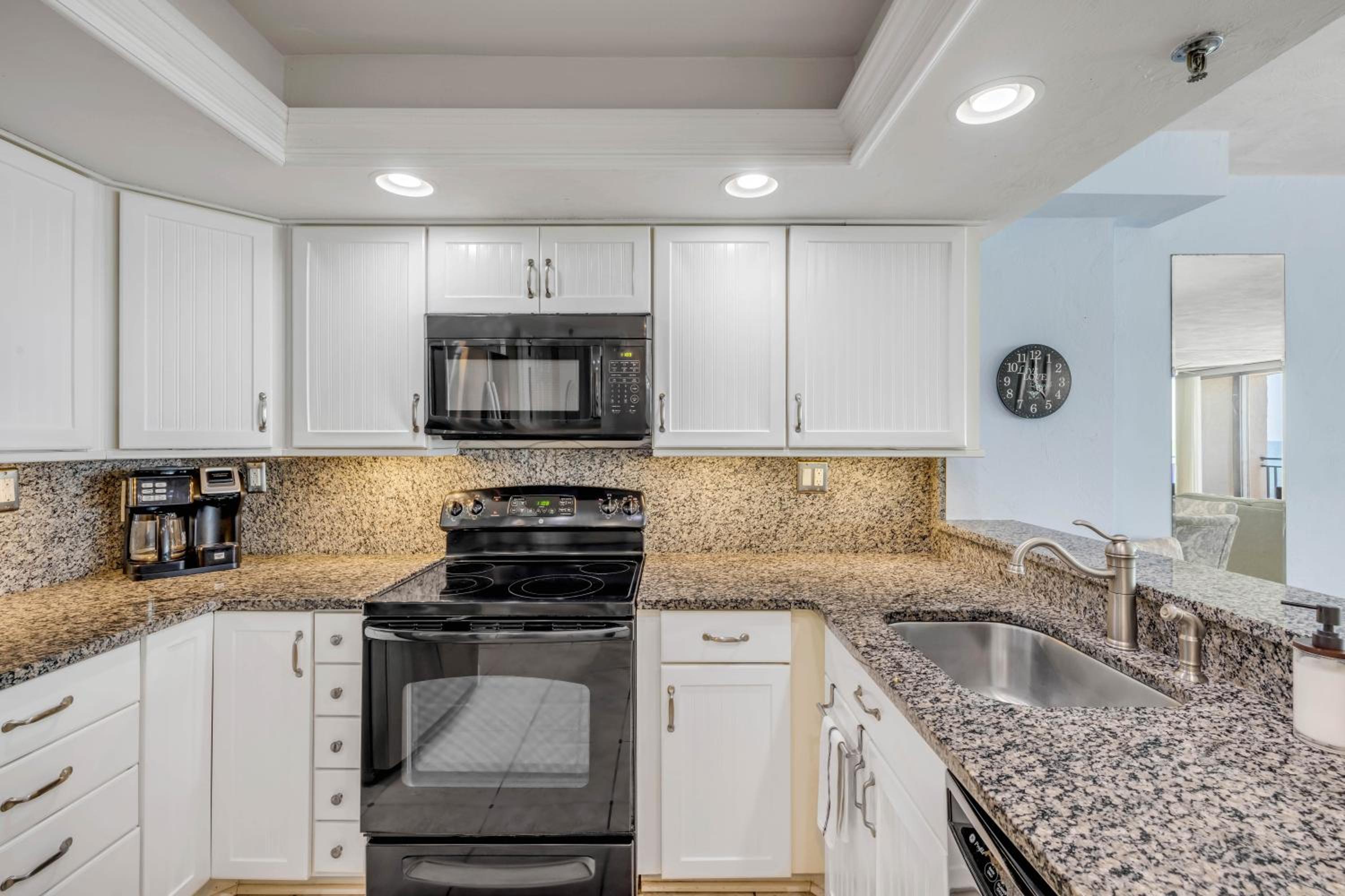 New Listing! Dog-friendly direct oceanfront with private balcony and heated rooftop pool