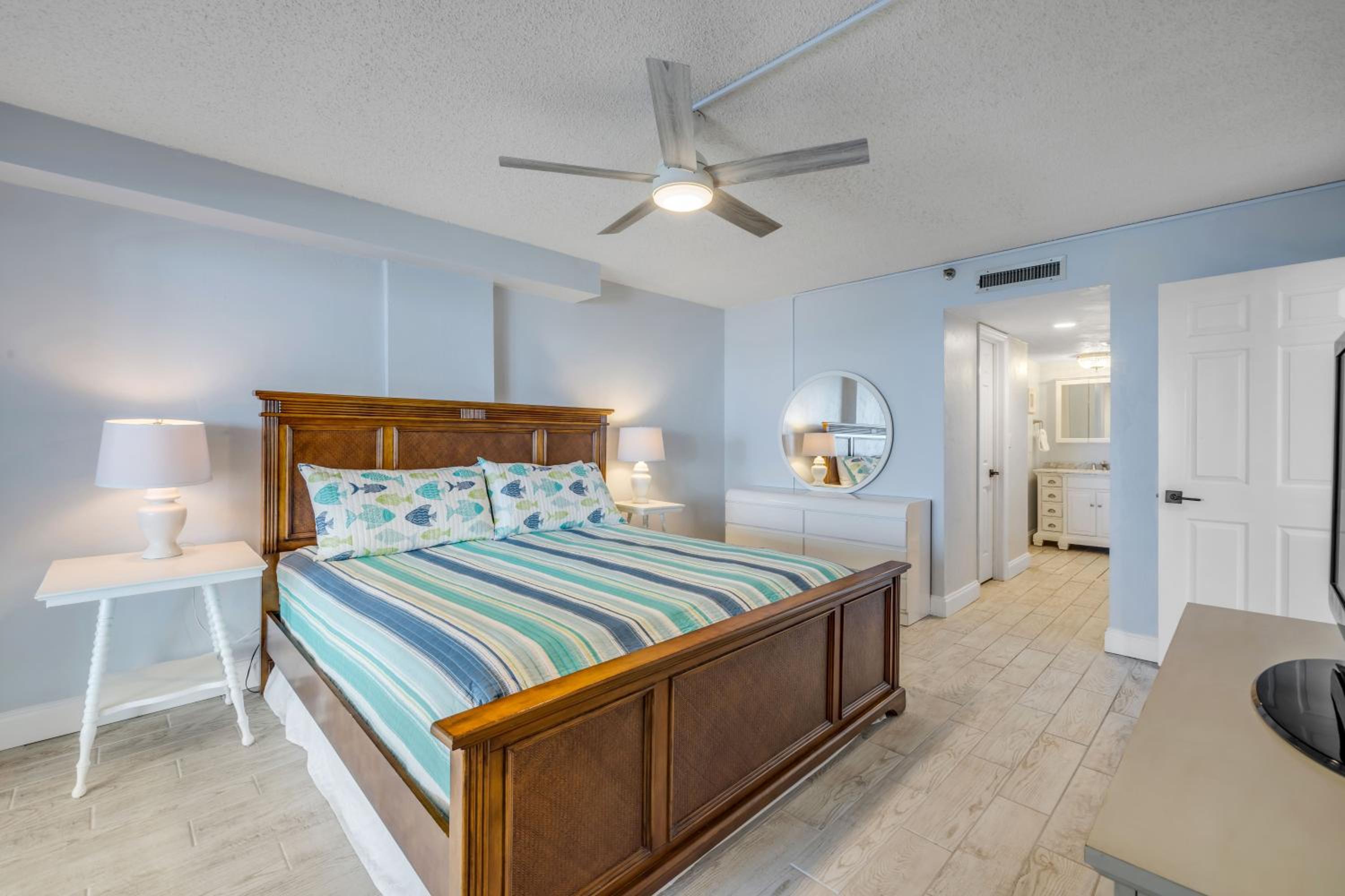 New Listing! Dog-friendly direct oceanfront with private balcony and heated rooftop pool