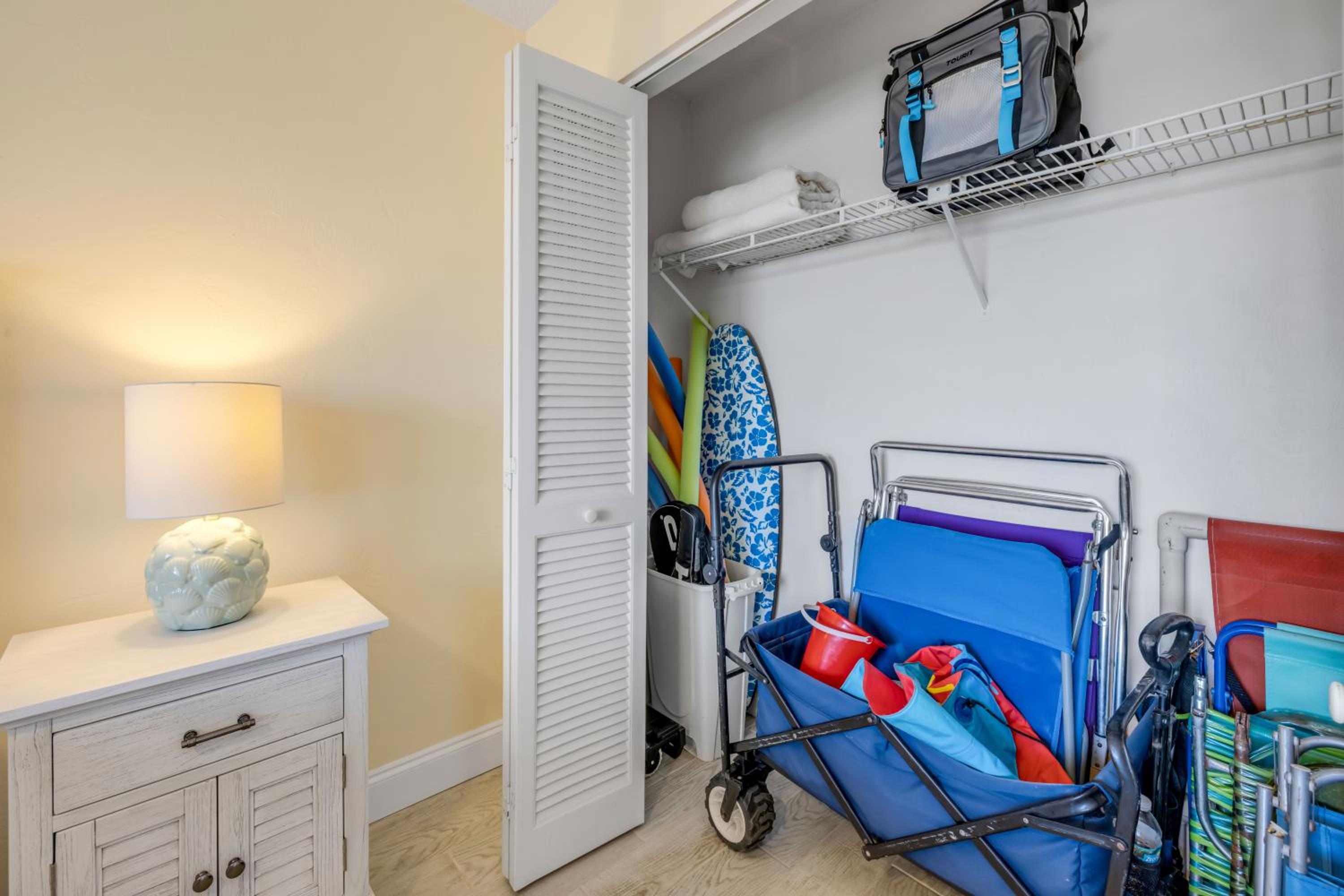 New Listing! Dog-friendly direct oceanfront with private balcony and heated rooftop pool