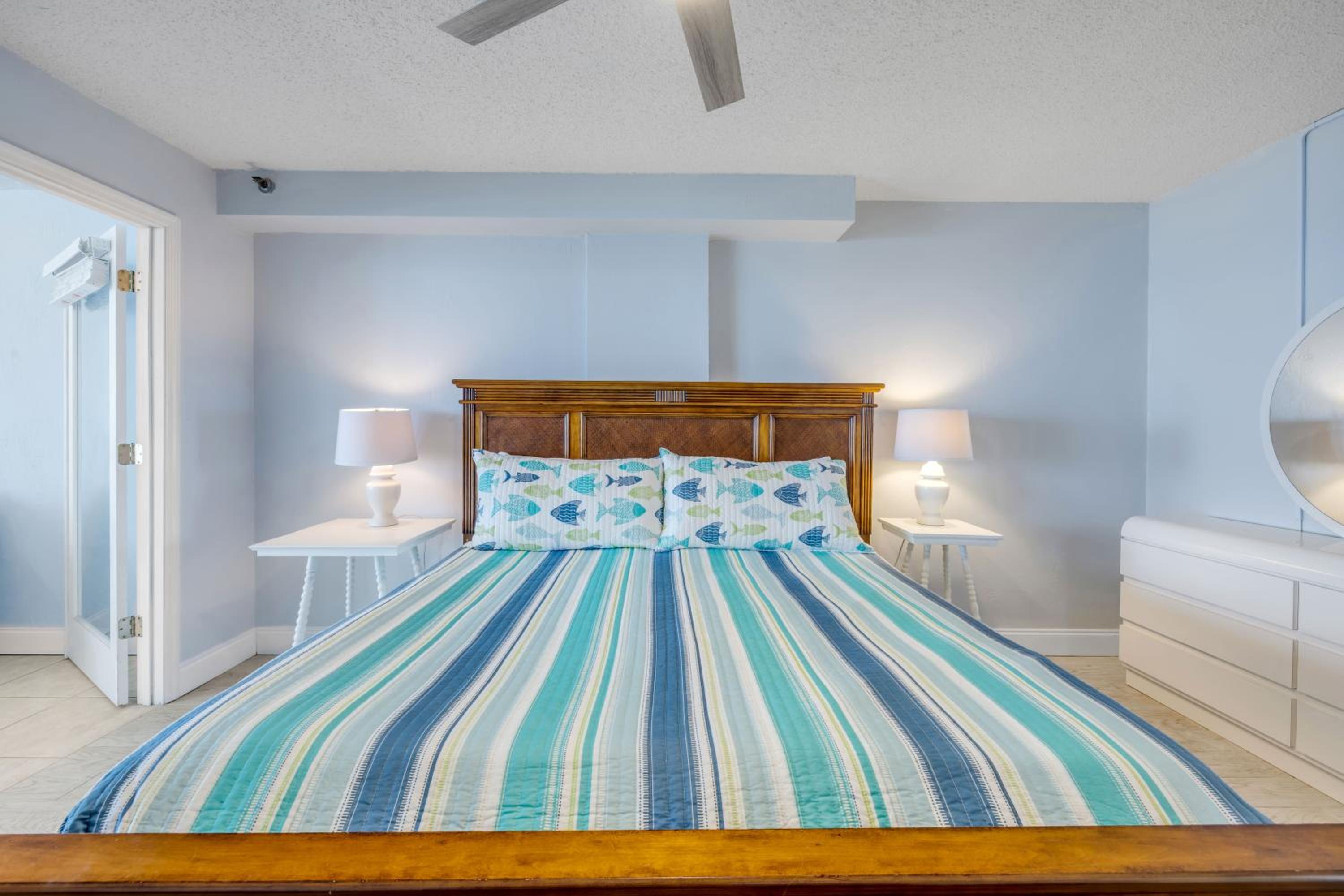 New Listing! Dog-friendly direct oceanfront with private balcony and heated rooftop pool