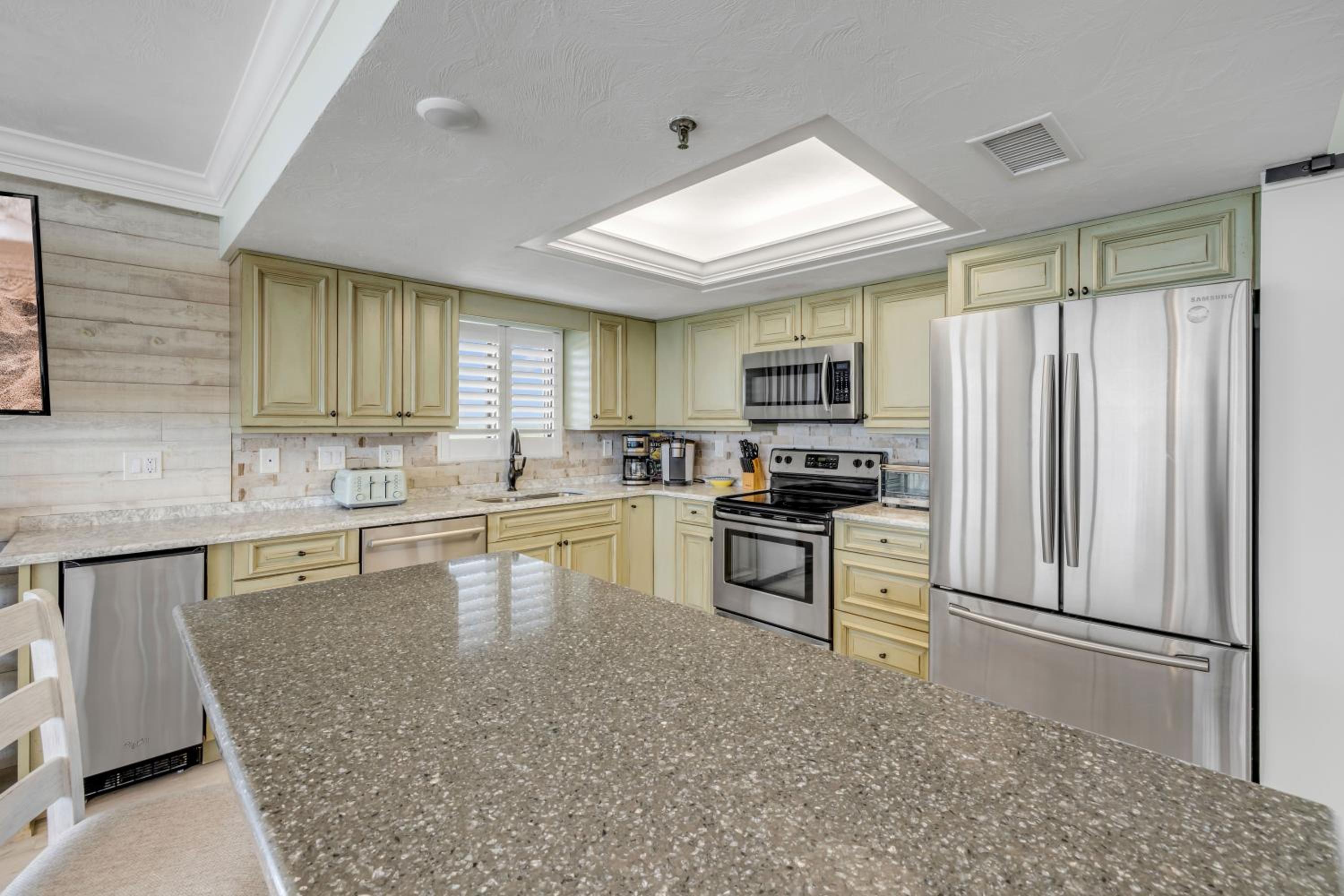 New dog-friendly Listing! Updated direct oceanfront with spacious balcony and heated pool