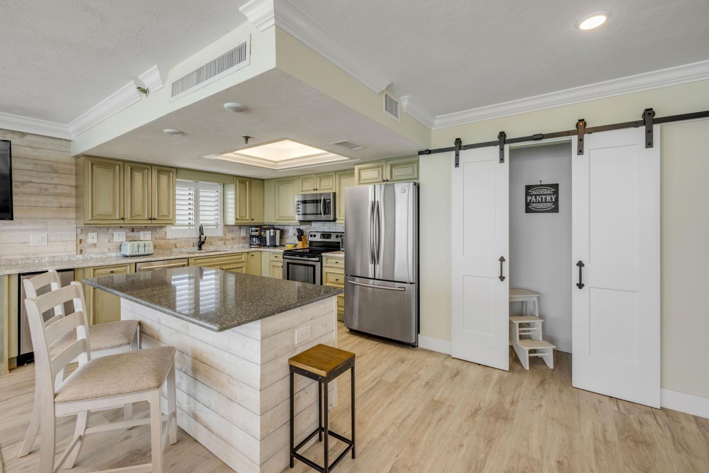 New dog-friendly Listing! Updated direct oceanfront with spacious balcony and heated pool