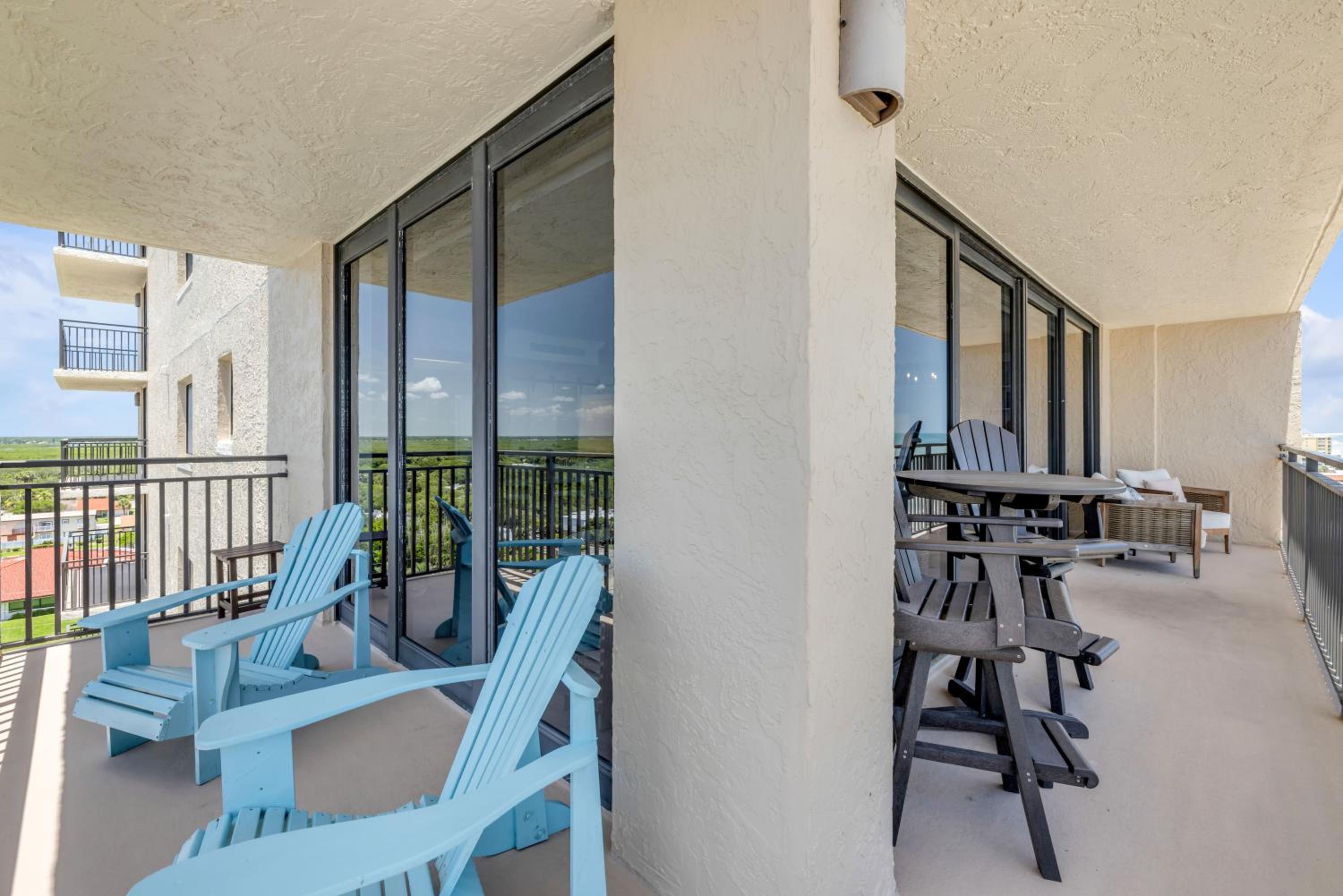 New dog-friendly Listing! Updated direct oceanfront with spacious balcony and heated pool