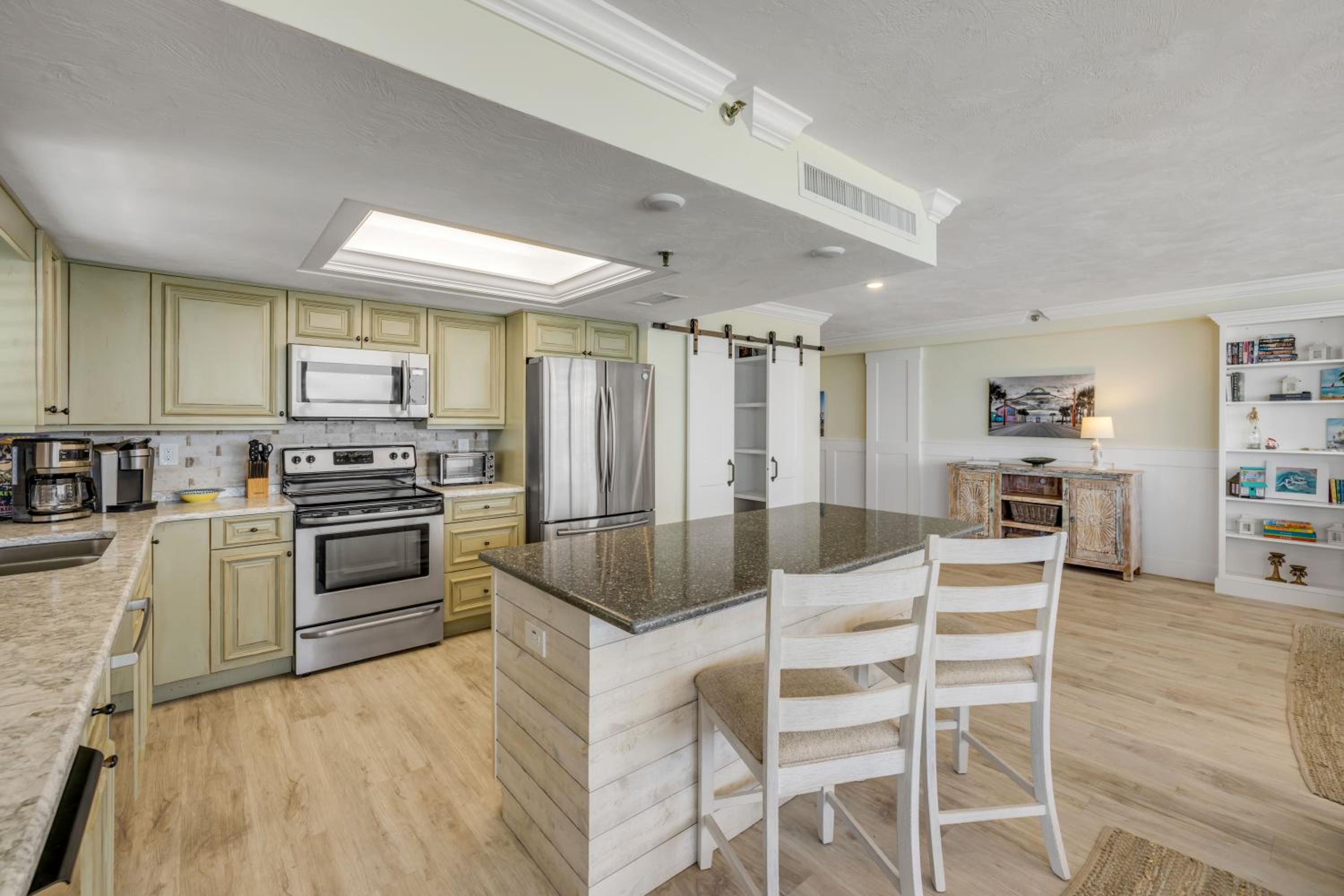 New dog-friendly Listing! Updated direct oceanfront with spacious balcony and heated pool