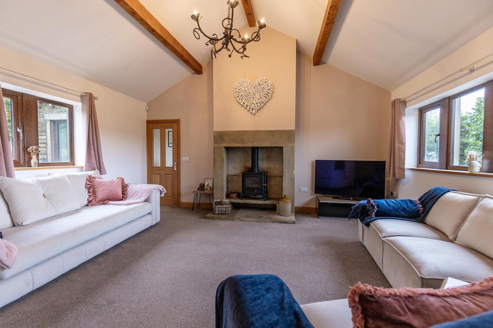 GARDEN FIELD COTTAGE - Spacious Holmbridge Home with Rolling Hill Views