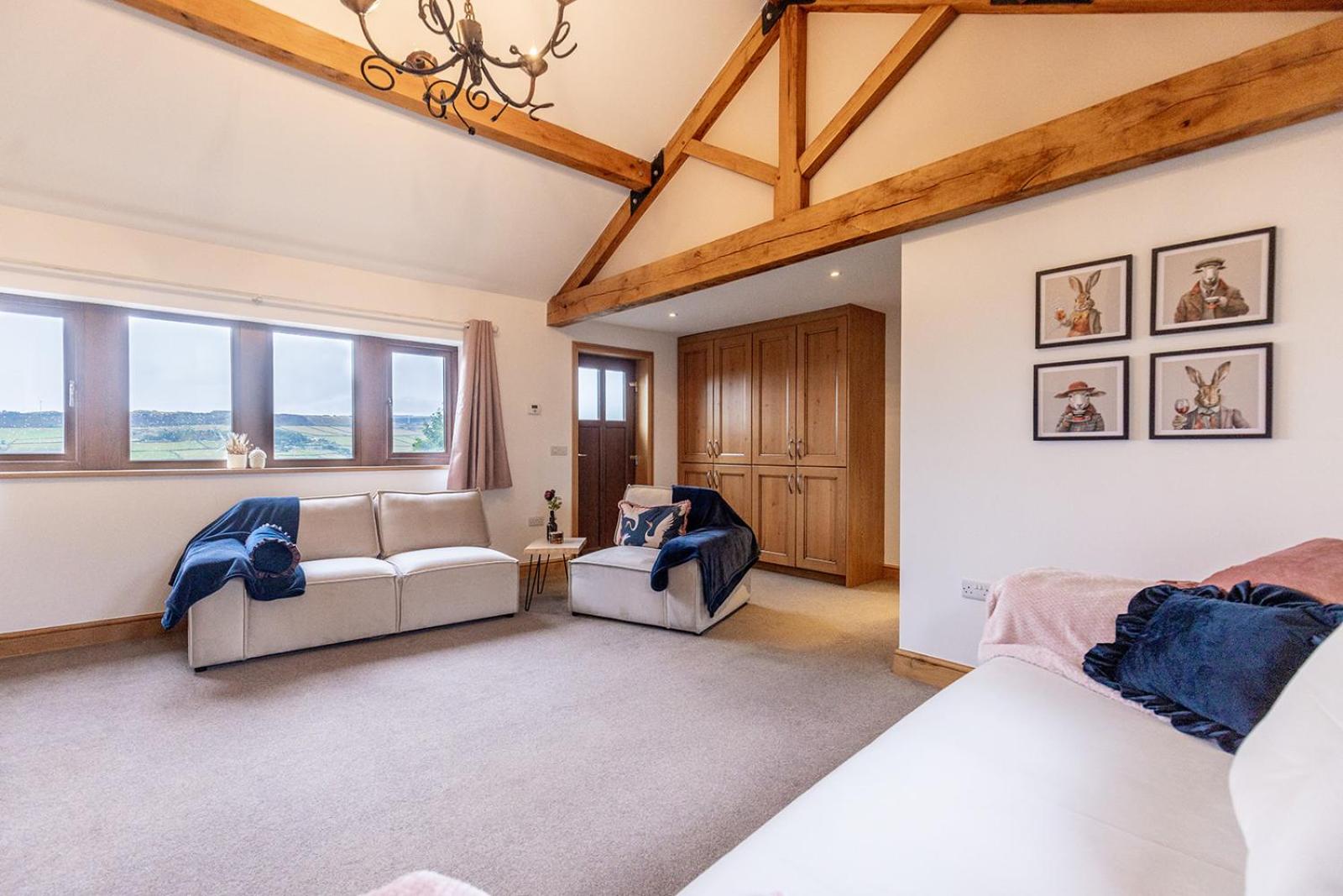 GARDEN FIELD COTTAGE - Spacious Holmbridge Home with Rolling Hill Views