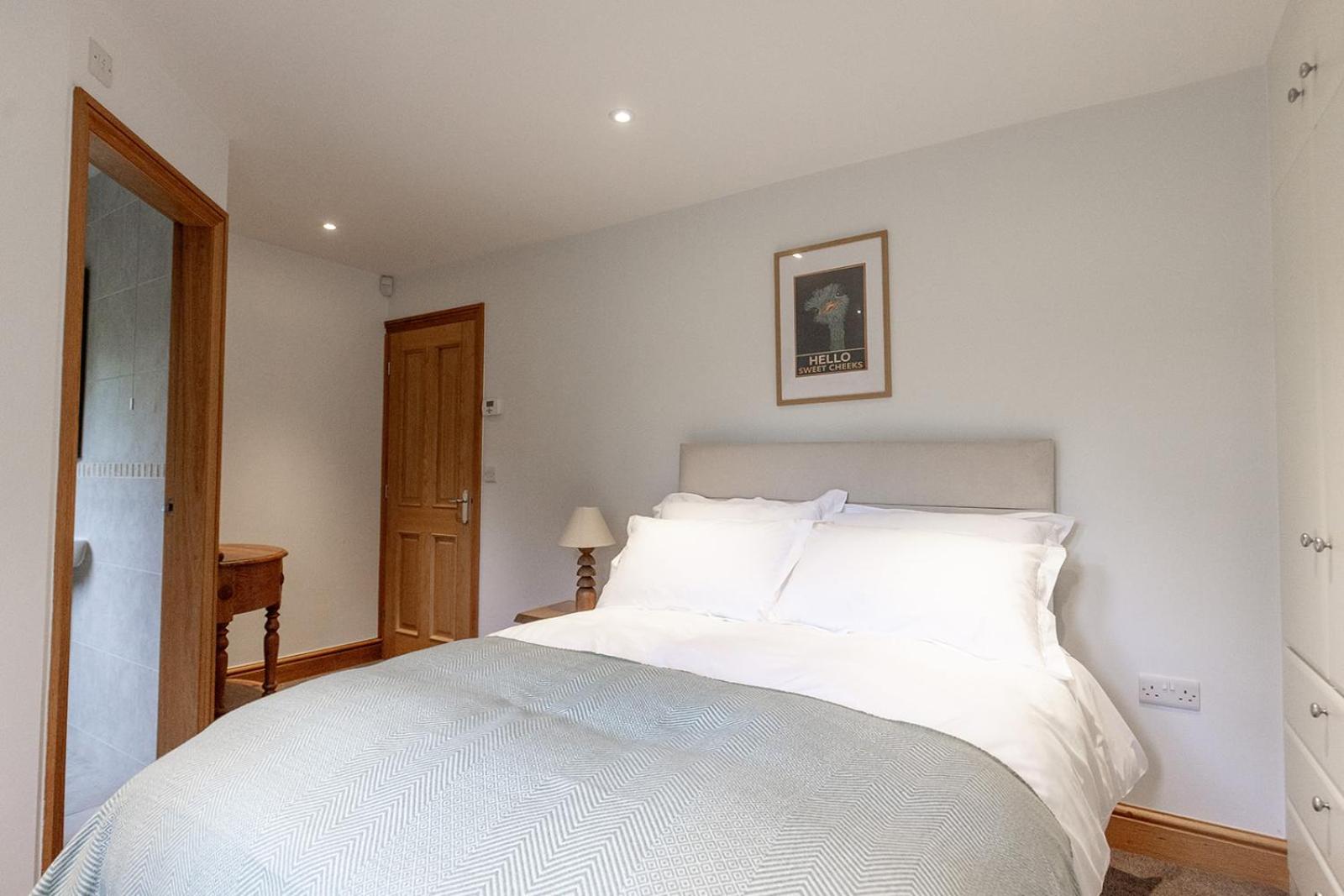 GARDEN FIELD COTTAGE - Spacious Holmbridge Home with Rolling Hill Views