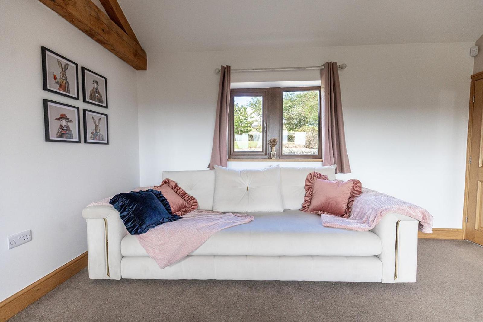 GARDEN FIELD COTTAGE - Spacious Holmbridge Home with Rolling Hill Views