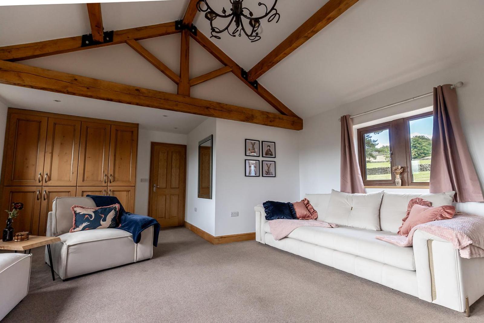 GARDEN FIELD COTTAGE - Spacious Holmbridge Home with Rolling Hill Views