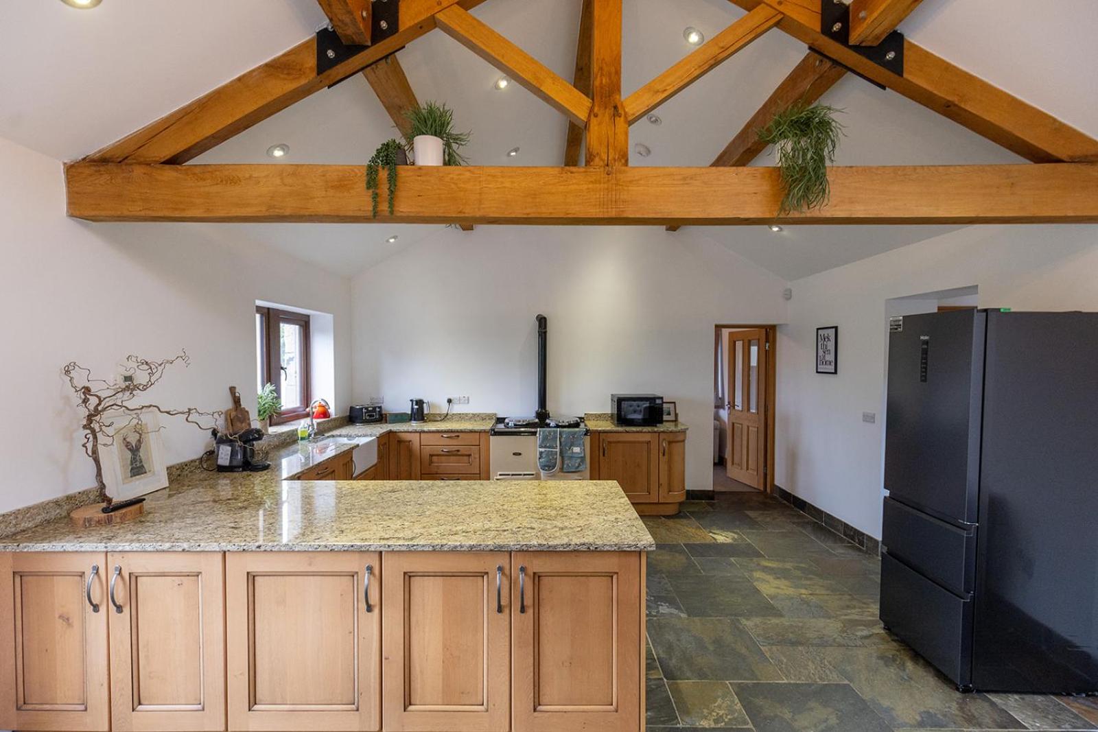 GARDEN FIELD COTTAGE - Spacious Holmbridge Home with Rolling Hill Views