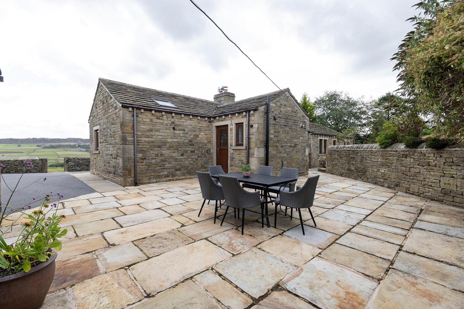 GARDEN FIELD COTTAGE - Spacious Holmbridge Home with Rolling Hill Views