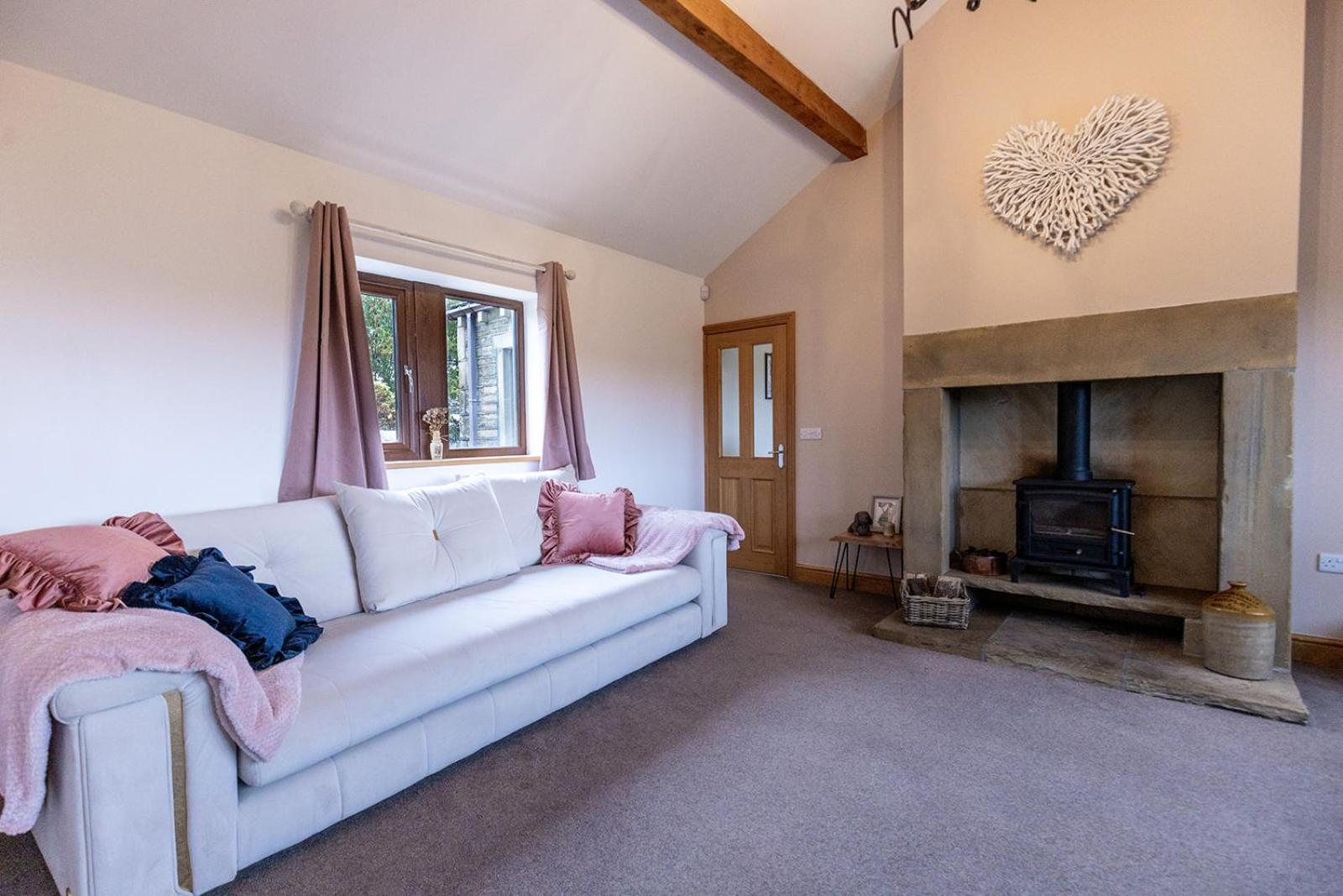 GARDEN FIELD COTTAGE - Spacious Holmbridge Home with Rolling Hill Views