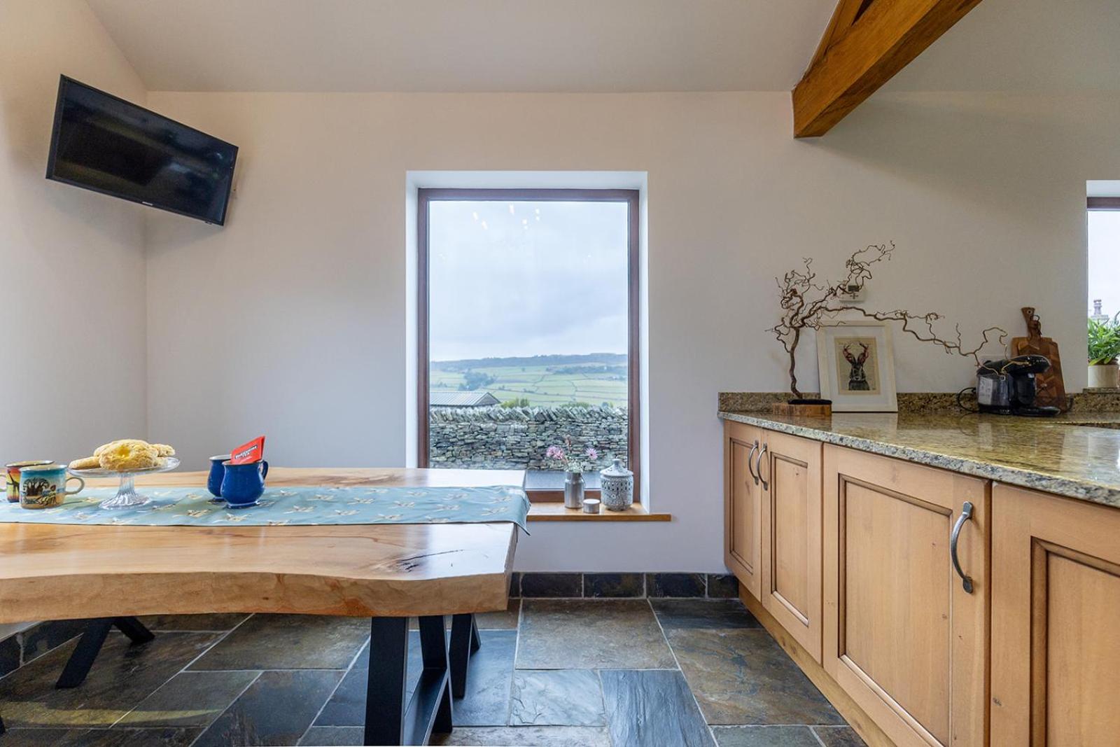 GARDEN FIELD COTTAGE - Spacious Holmbridge Home with Rolling Hill Views