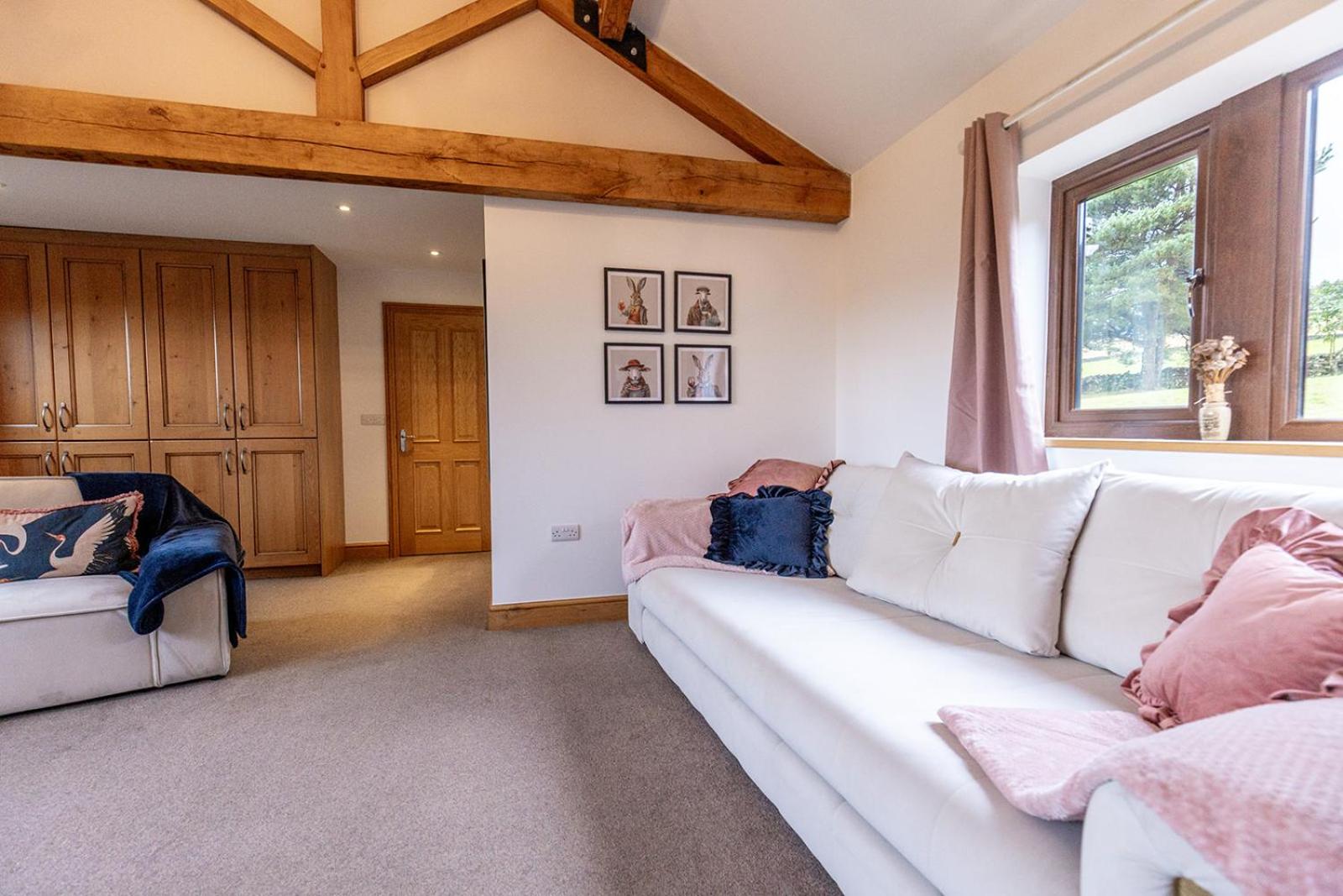 GARDEN FIELD COTTAGE - Spacious Holmbridge Home with Rolling Hill Views