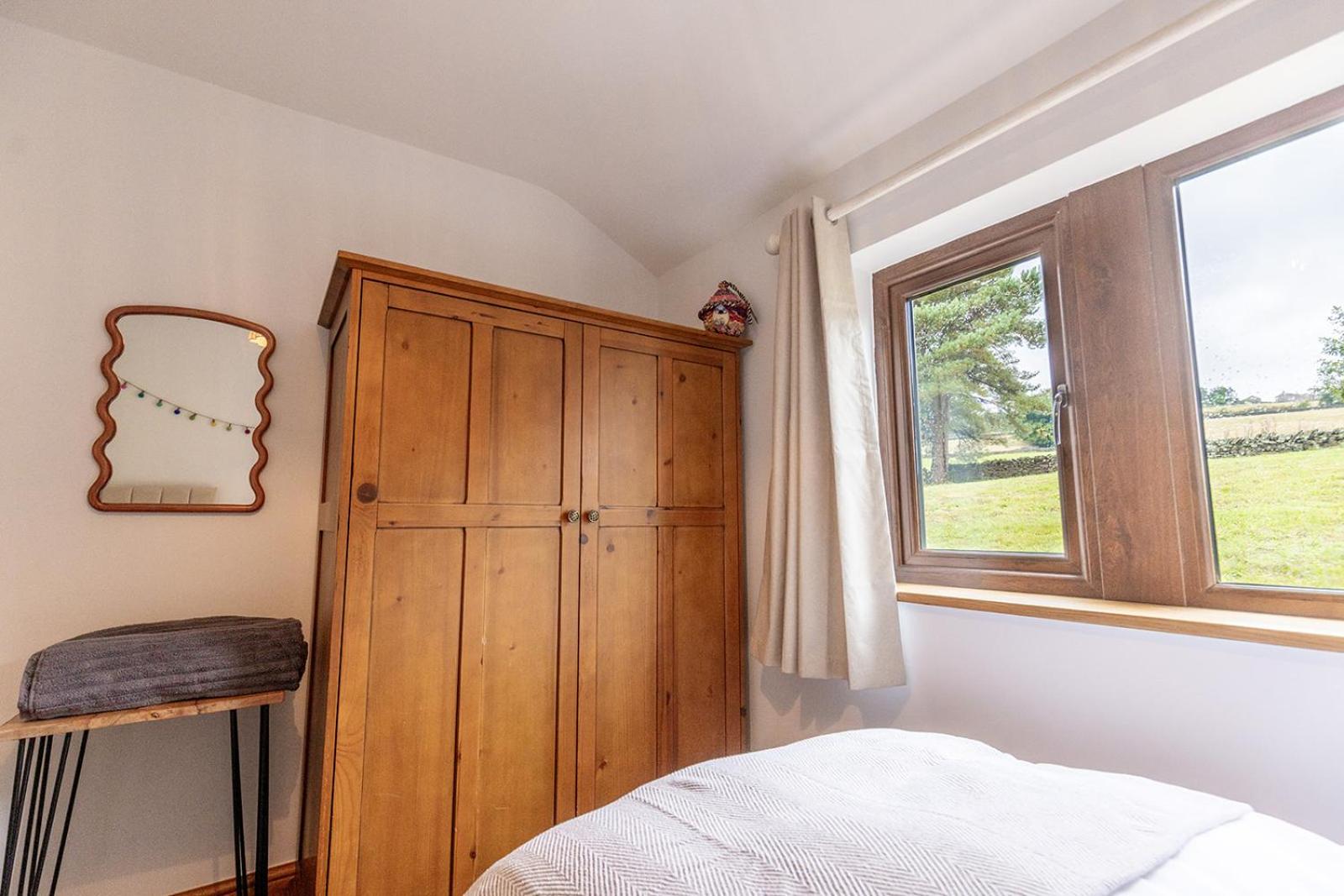 GARDEN FIELD COTTAGE - Spacious Holmbridge Home with Rolling Hill Views