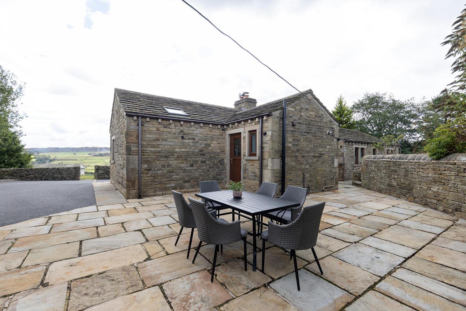 GARDEN FIELD COTTAGE - Spacious Holmbridge Home with Rolling Hill Views