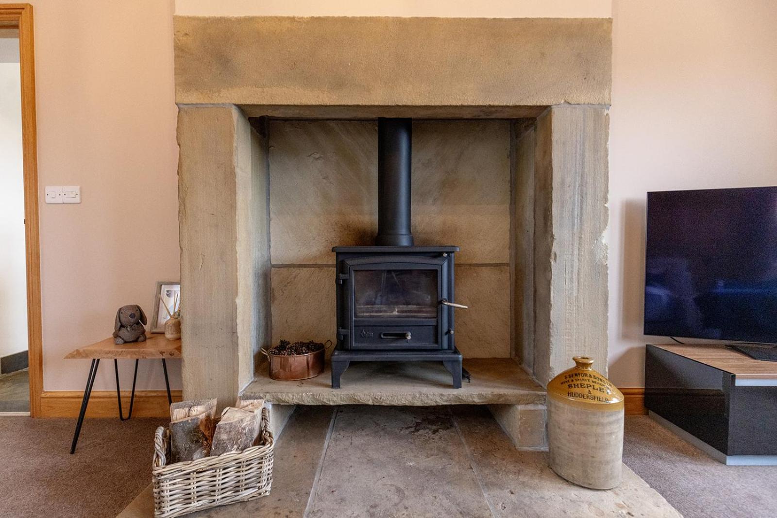GARDEN FIELD COTTAGE - Spacious Holmbridge Home with Rolling Hill Views