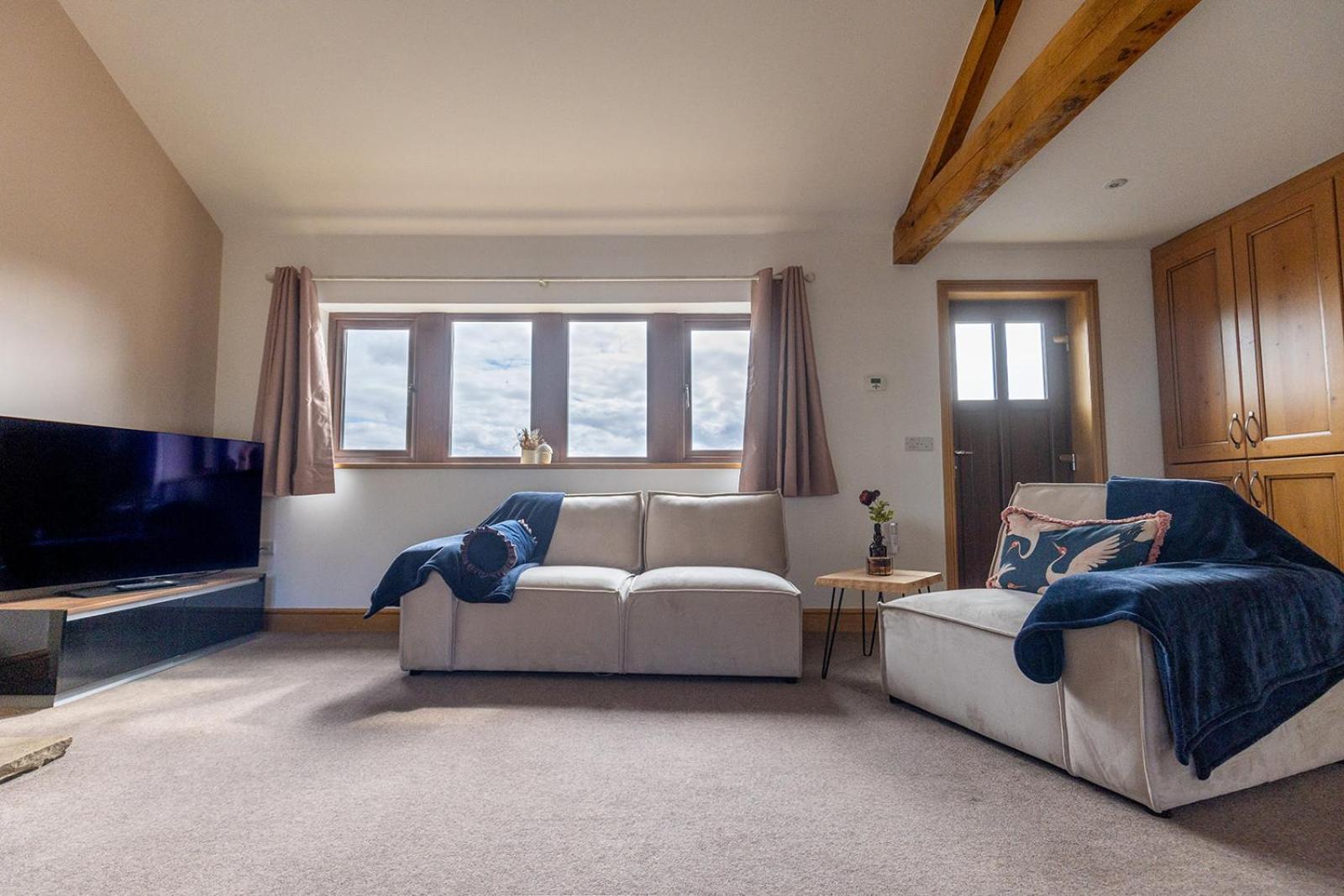GARDEN FIELD COTTAGE - Spacious Holmbridge Home with Rolling Hill Views