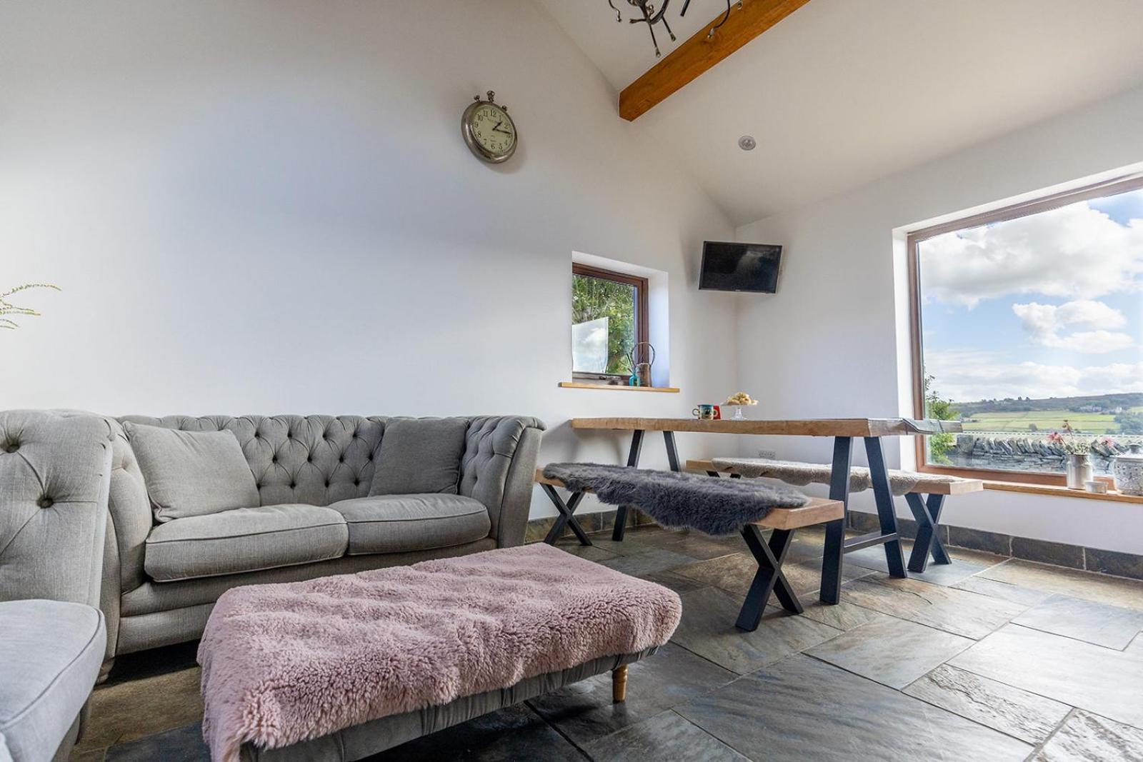 GARDEN FIELD COTTAGE - Spacious Holmbridge Home with Rolling Hill Views