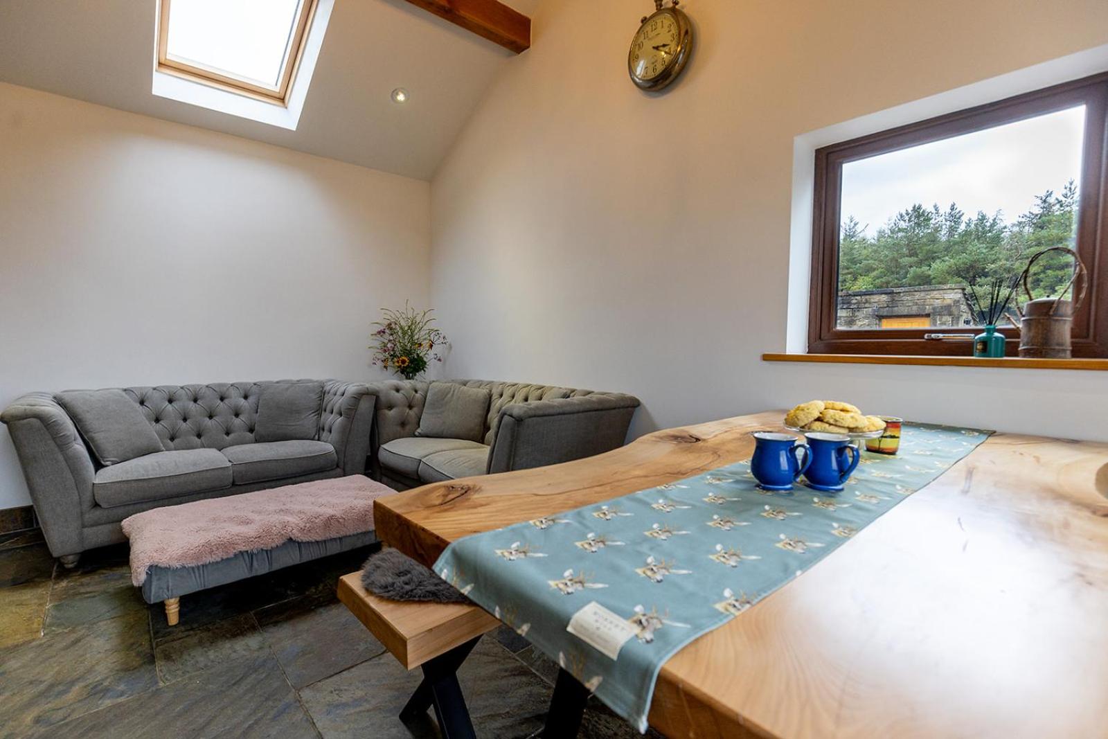 GARDEN FIELD COTTAGE - Spacious Holmbridge Home with Rolling Hill Views