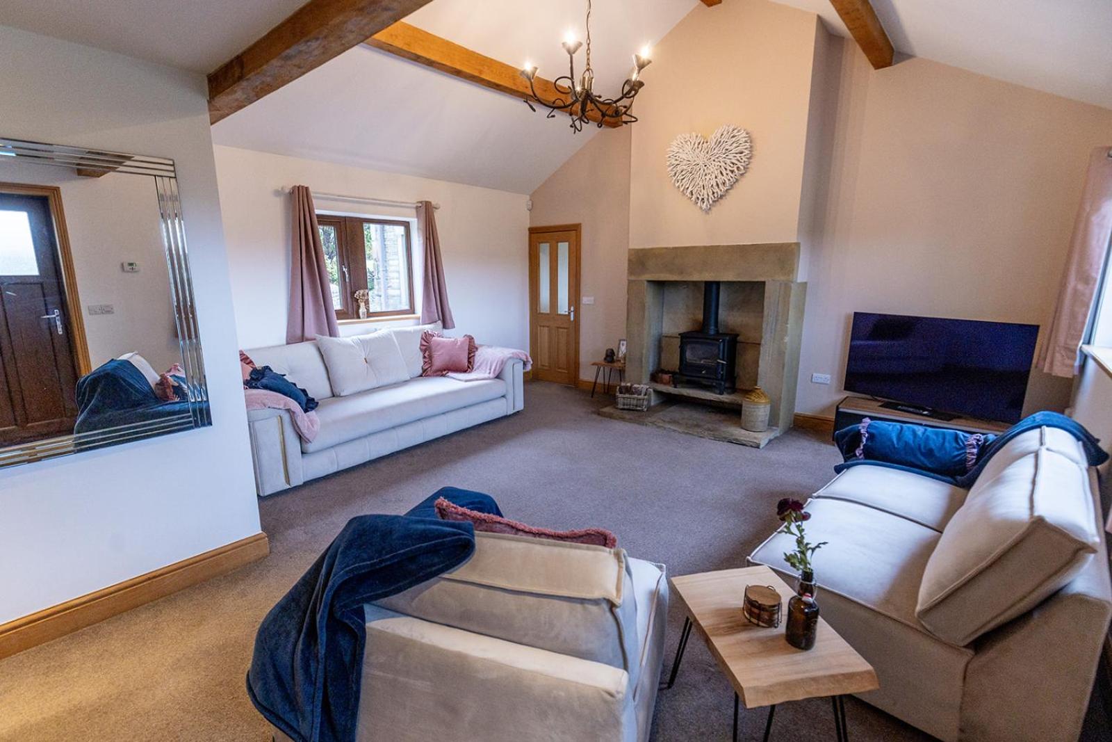 GARDEN FIELD COTTAGE - Spacious Holmbridge Home with Rolling Hill Views