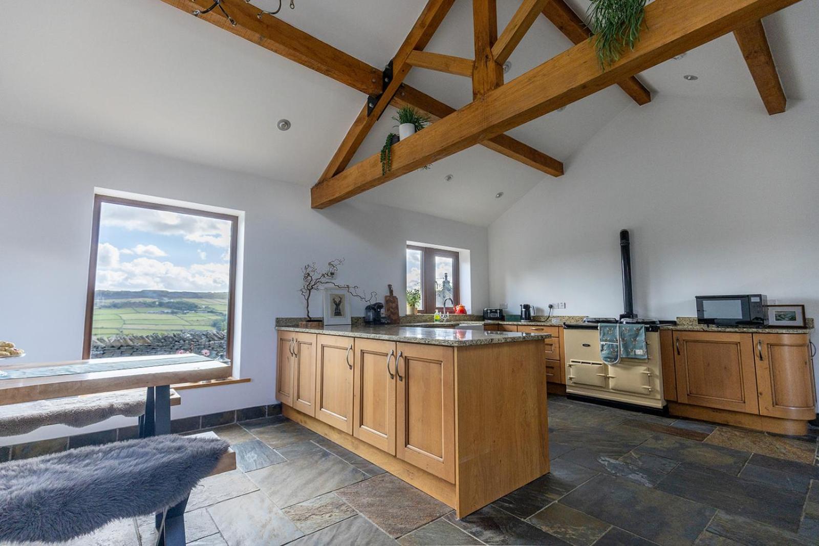 GARDEN FIELD COTTAGE - Spacious Holmbridge Home with Rolling Hill Views
