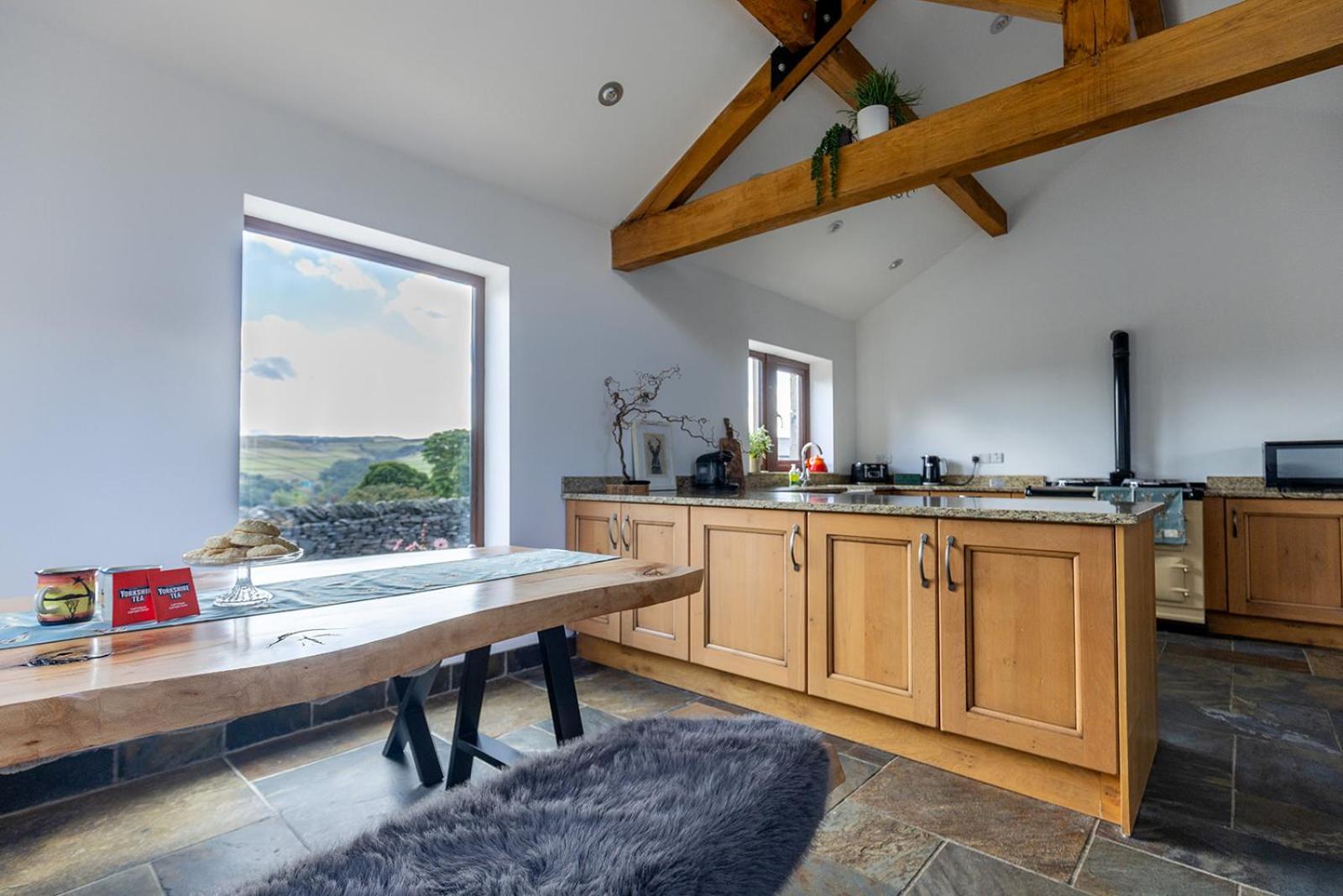 GARDEN FIELD COTTAGE - Spacious Holmbridge Home with Rolling Hill Views