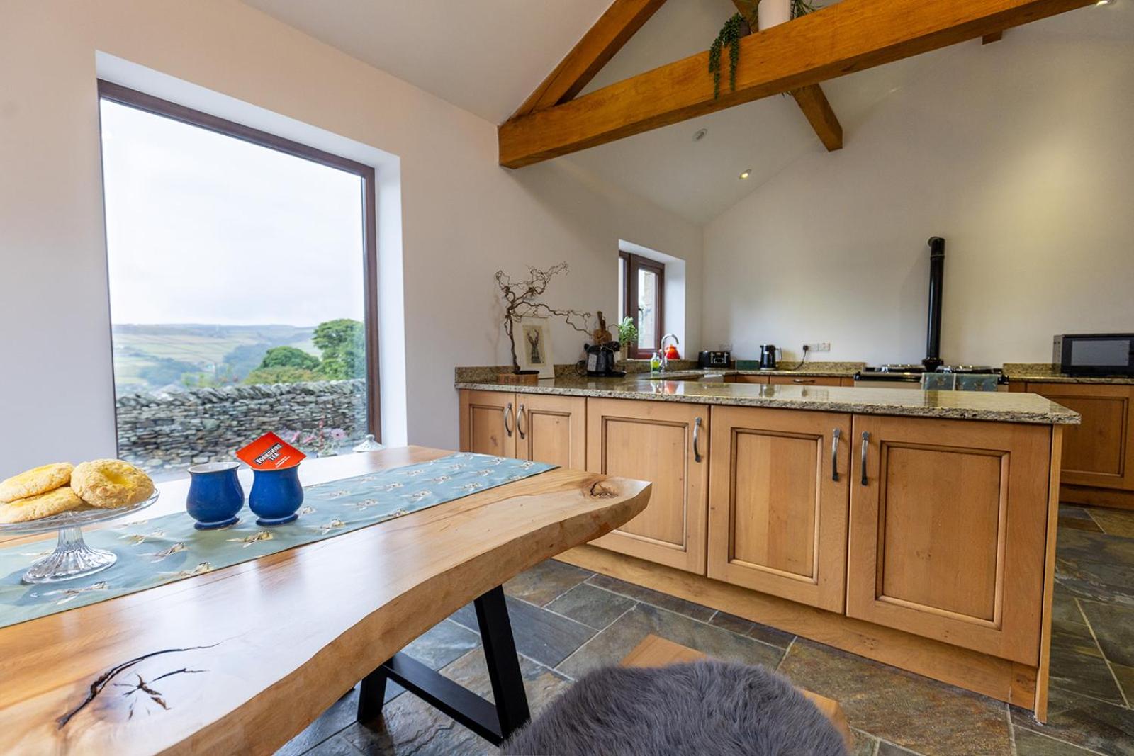 GARDEN FIELD COTTAGE - Spacious Holmbridge Home with Rolling Hill Views