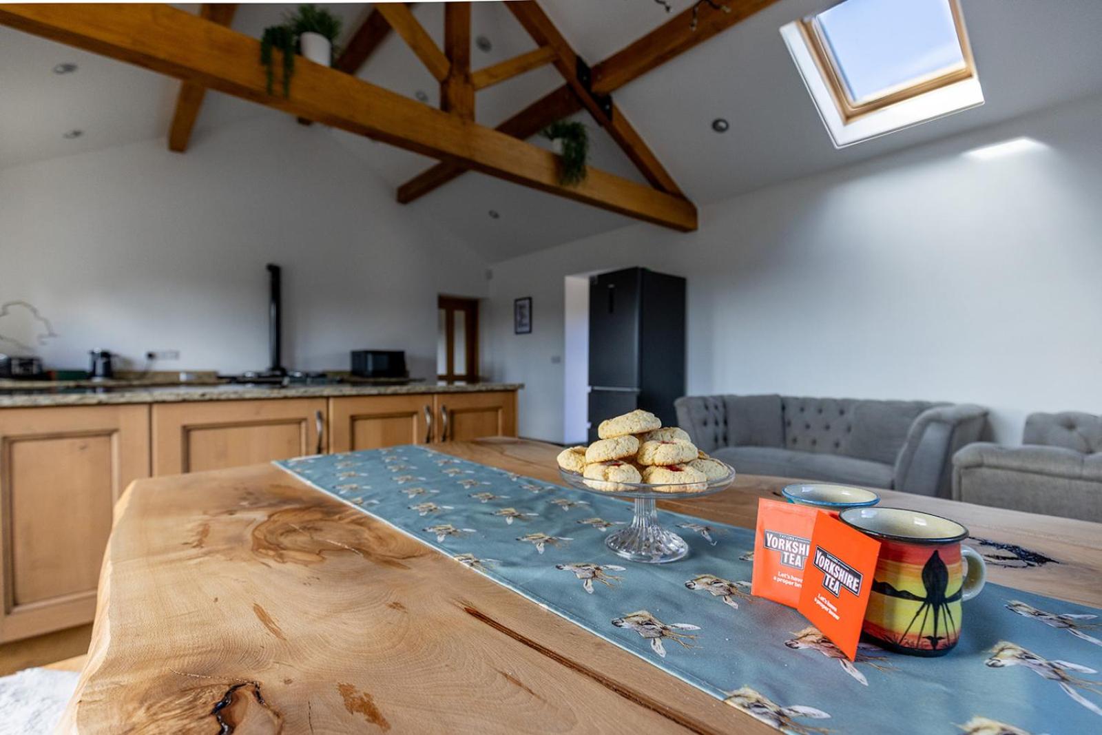 GARDEN FIELD COTTAGE - Spacious Holmbridge Home with Rolling Hill Views