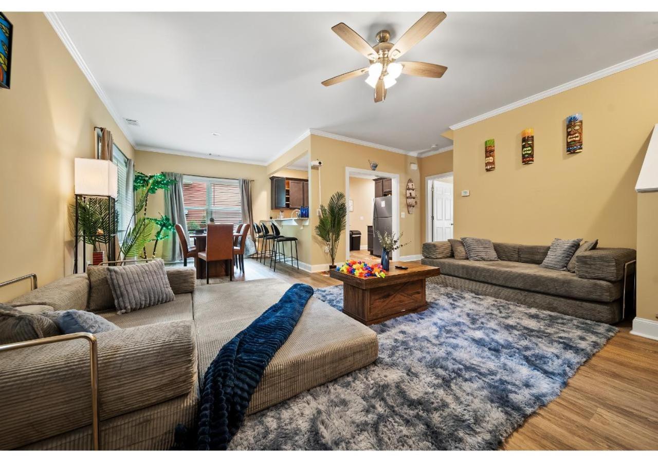 The Aloha House - Massage Chairs - 3 King Beds - Projector