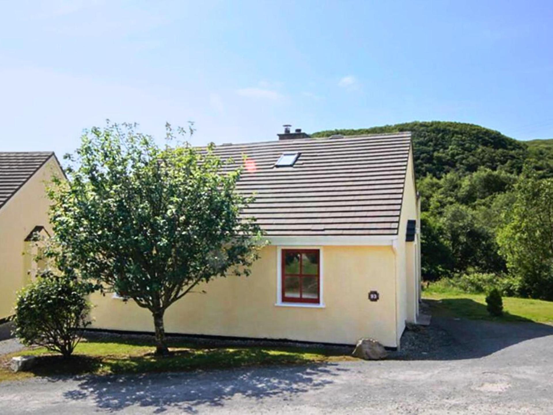 93 Clifden Glen family friendly cottage